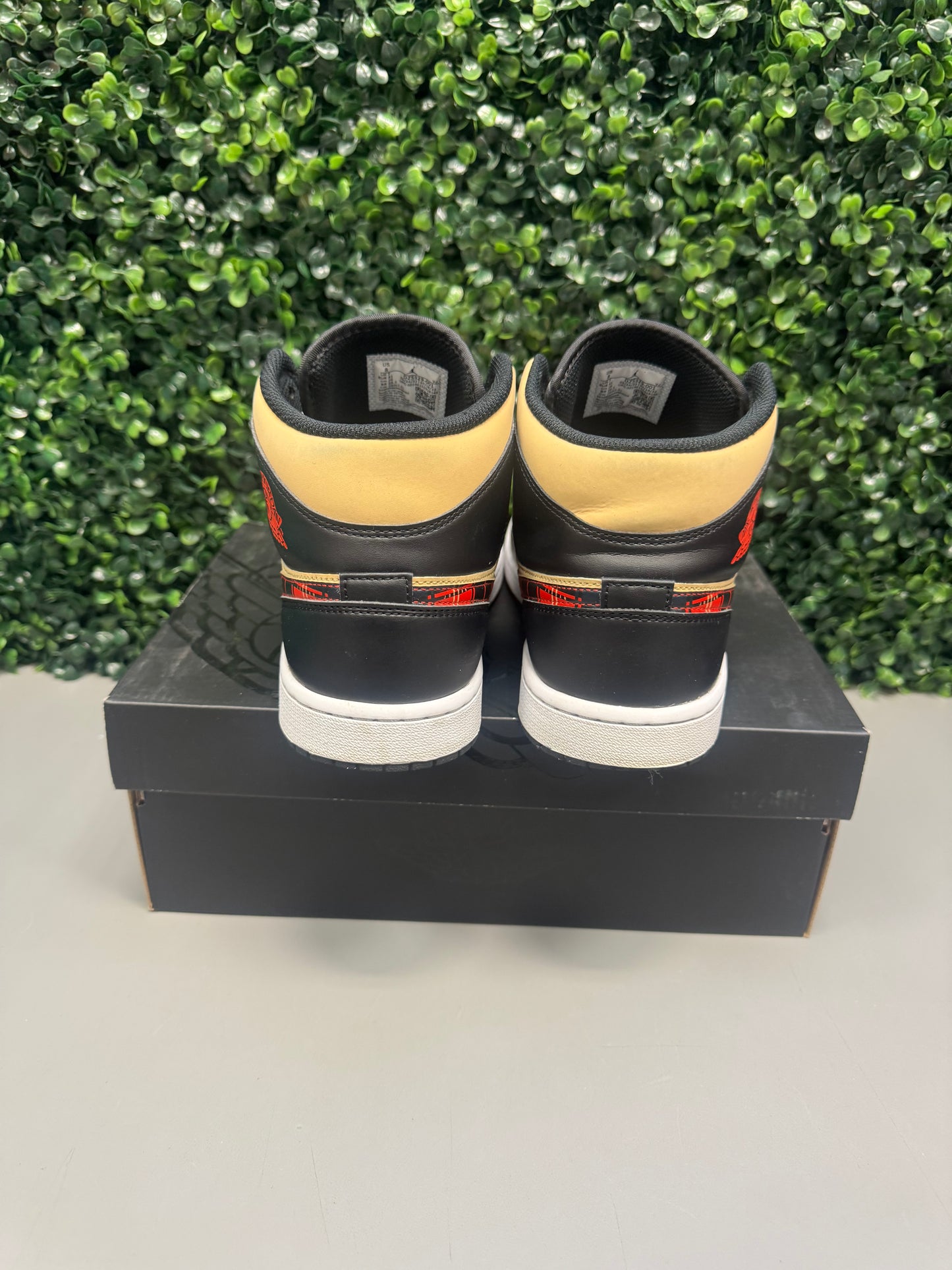 Jordan 1 Mid "Tartan Swoosh" Size 8 Preowned
