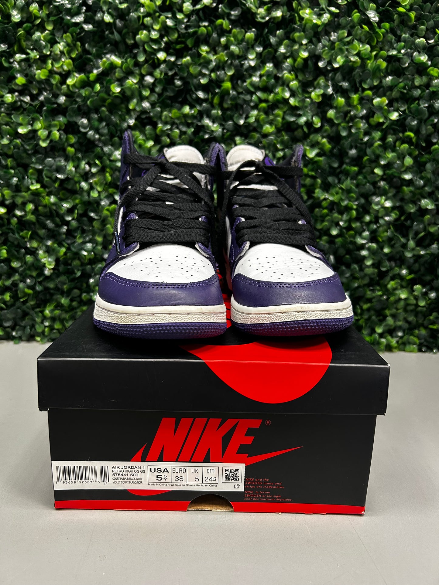 Jordan 1 High "Court Purple" Size 5.5Y / 7W Preowned