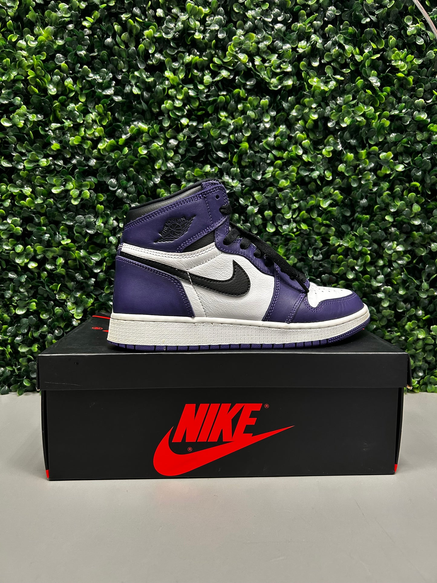 Jordan 1 High "Court Purple" Size 5.5Y / 7W Preowned
