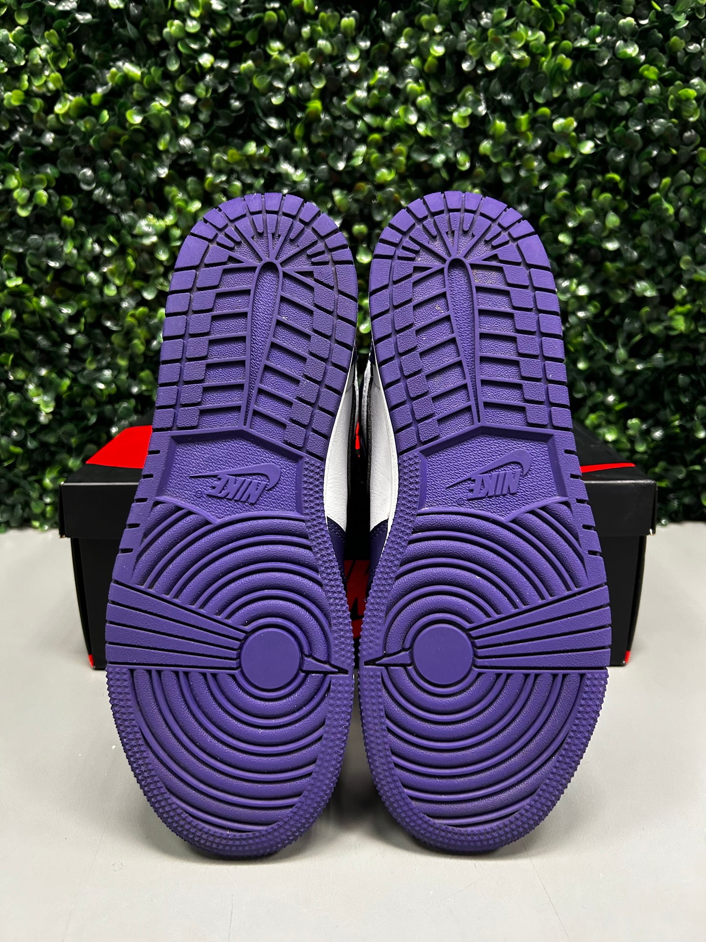 Jordan 1 High "Court Purple" Size 5.5Y / 7W Preowned