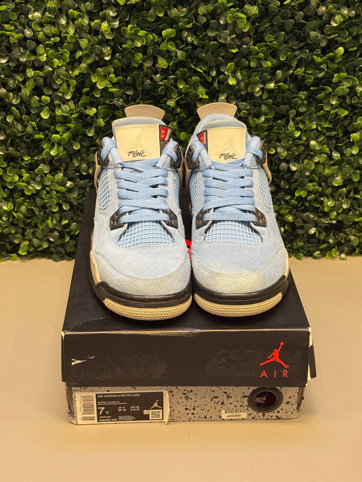 Jordan 4 "University Blue" Size 7Y Preowned