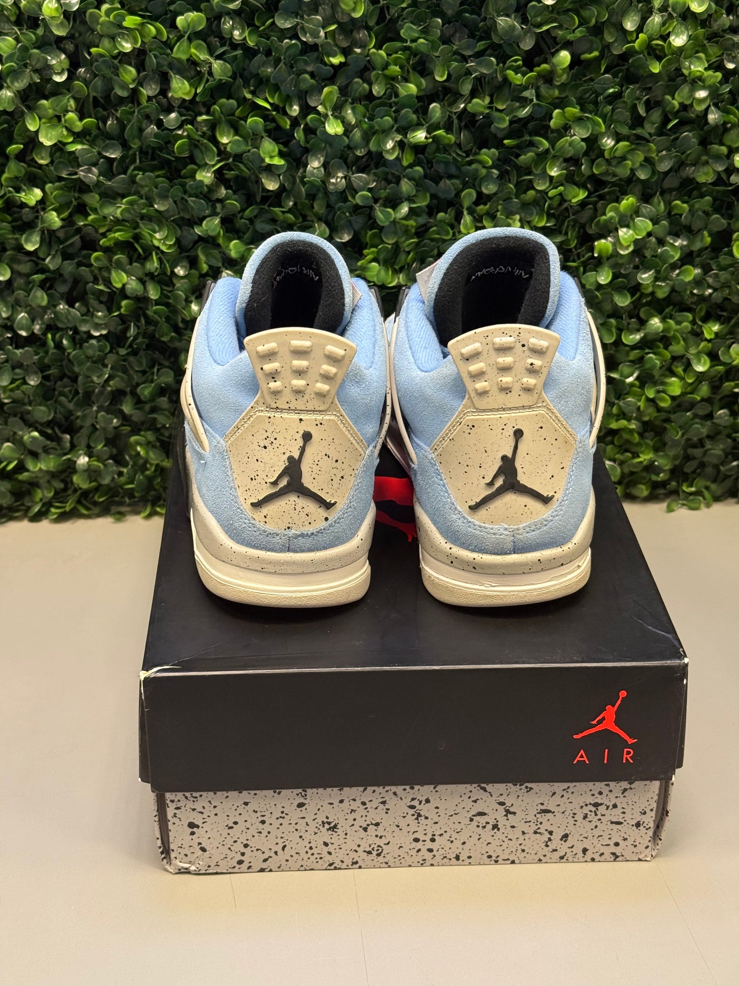 Jordan 4 "University Blue" Size 7Y Preowned