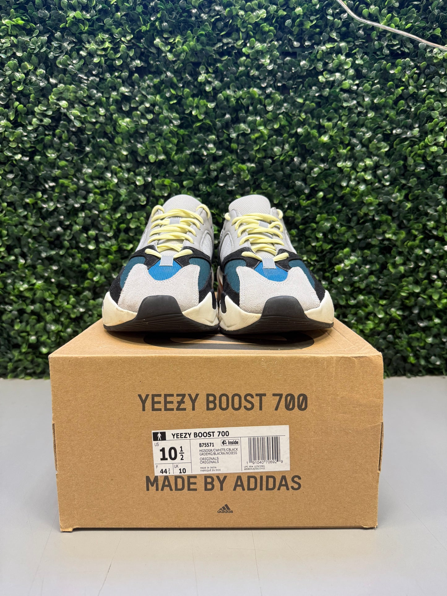 Yeezy 700 "Wave Runner" Size 10.5 Preowned