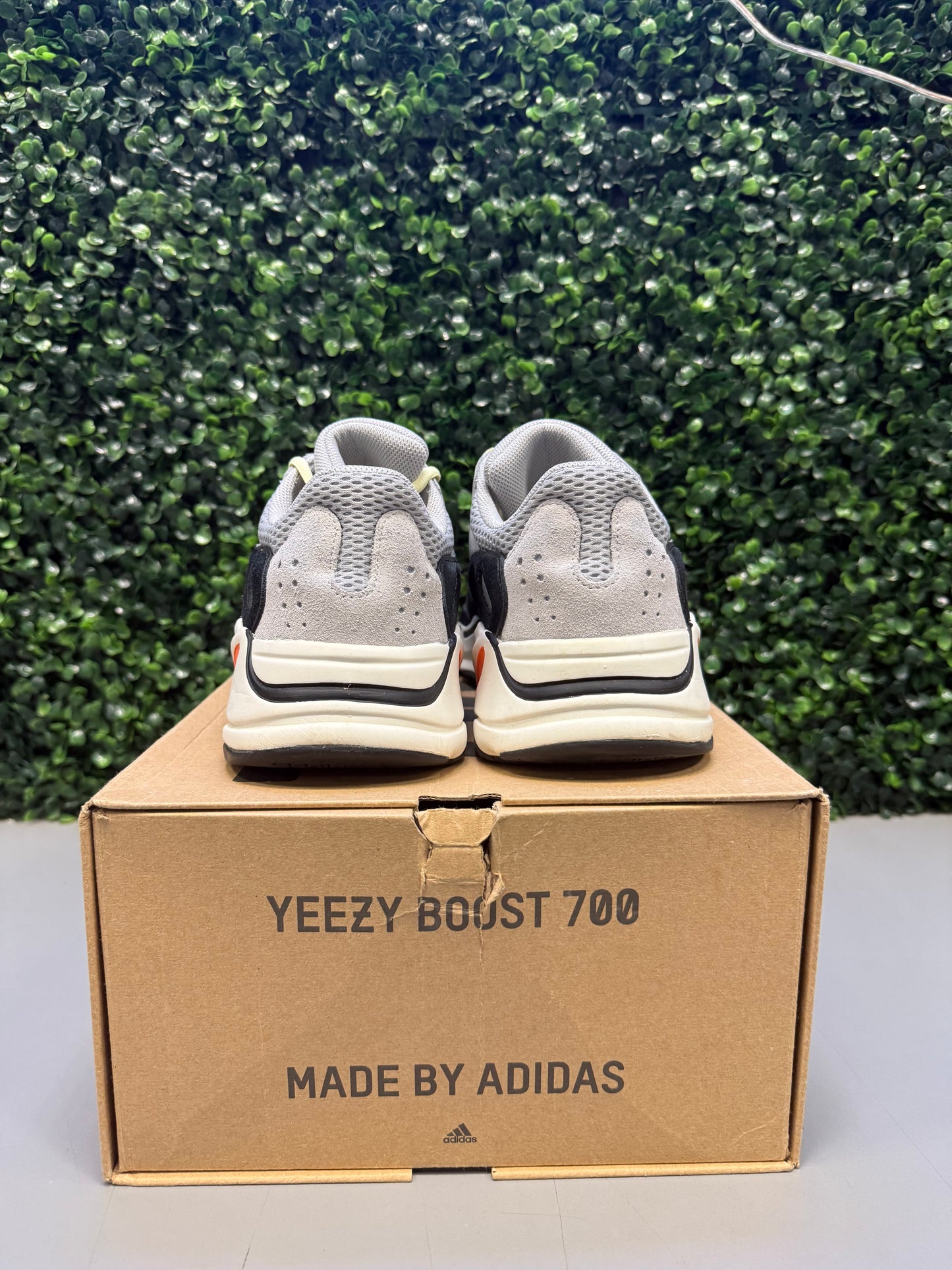 Yeezy 700 "Wave Runner" Size 10.5 Preowned