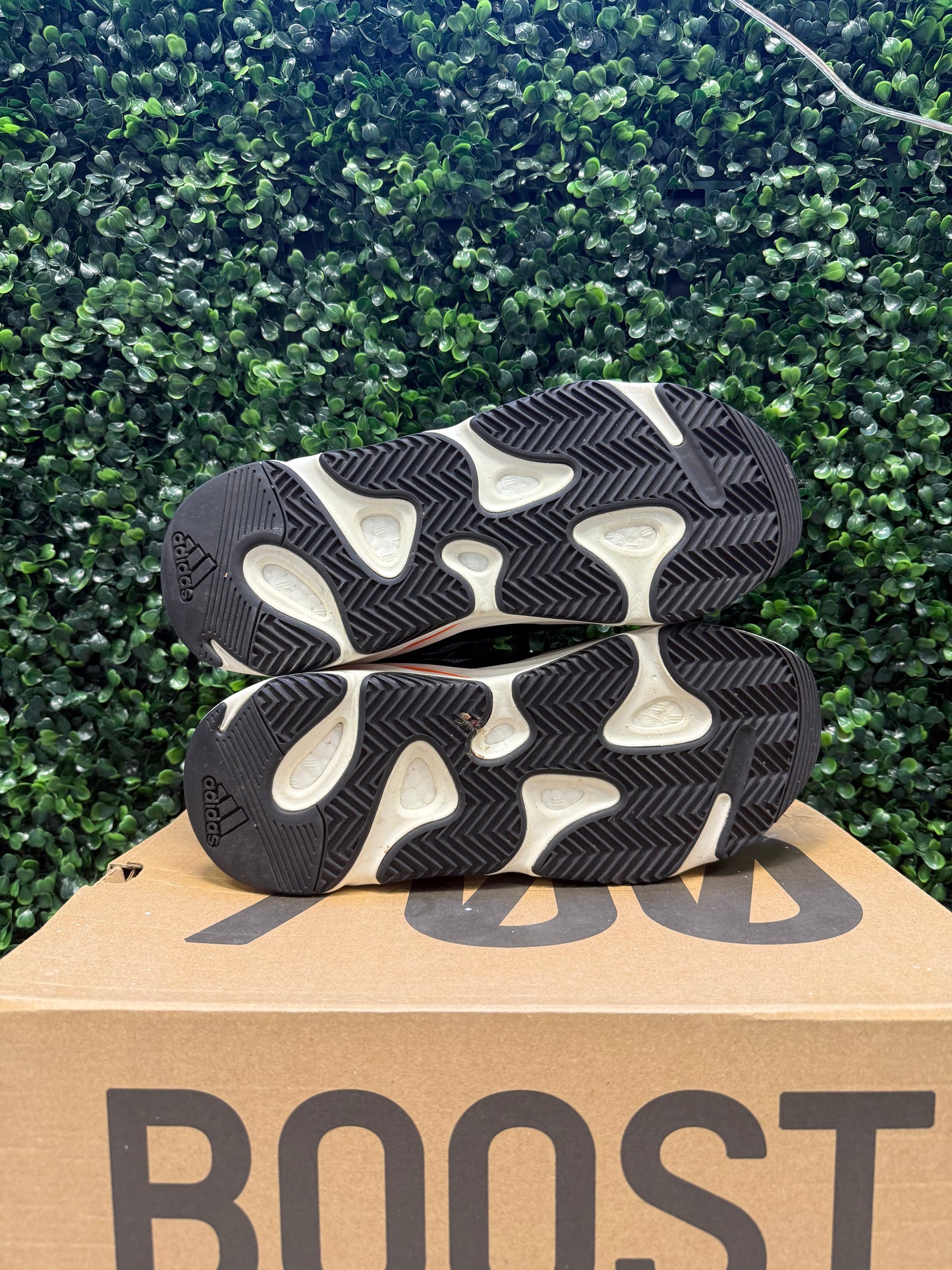 Yeezy 700 "Wave Runner" Size 10.5 Preowned