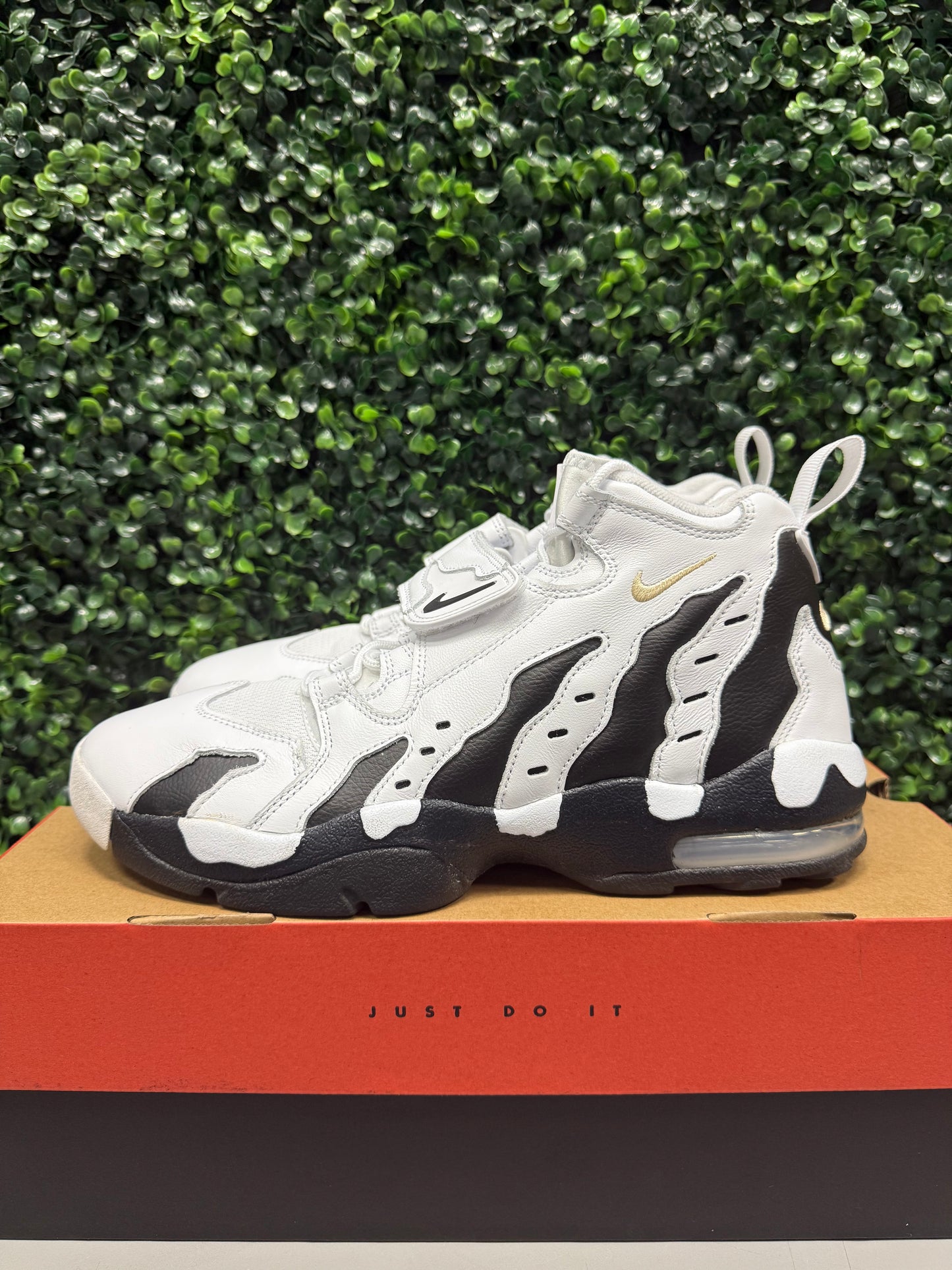 Air DT Max 96 "Away" Size 10.5 Preowned