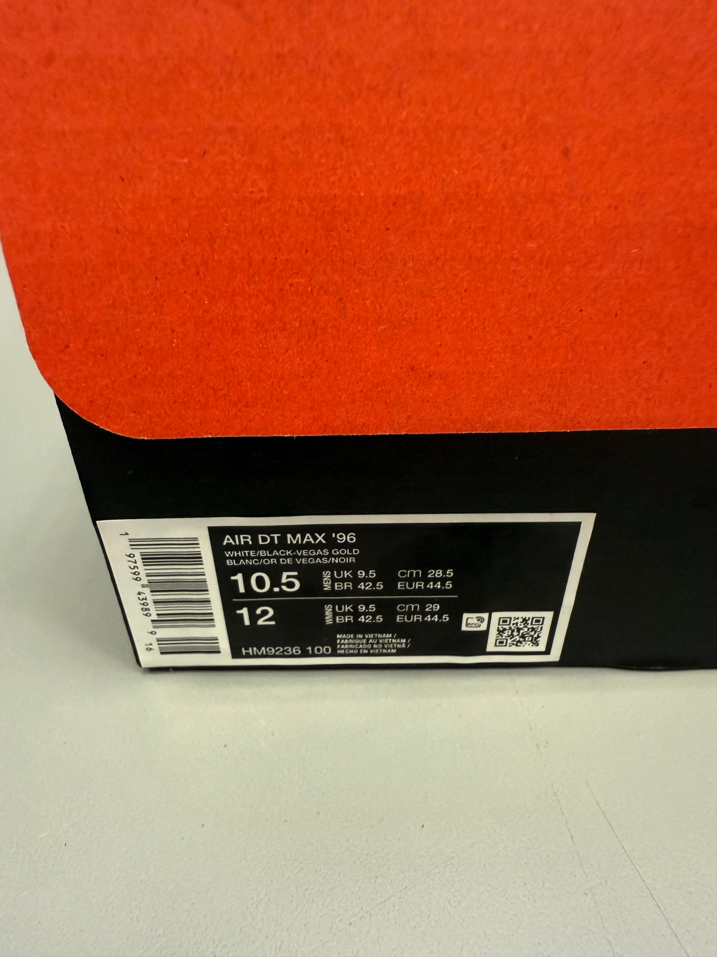 Air DT Max 96 "Away" Size 10.5 Preowned