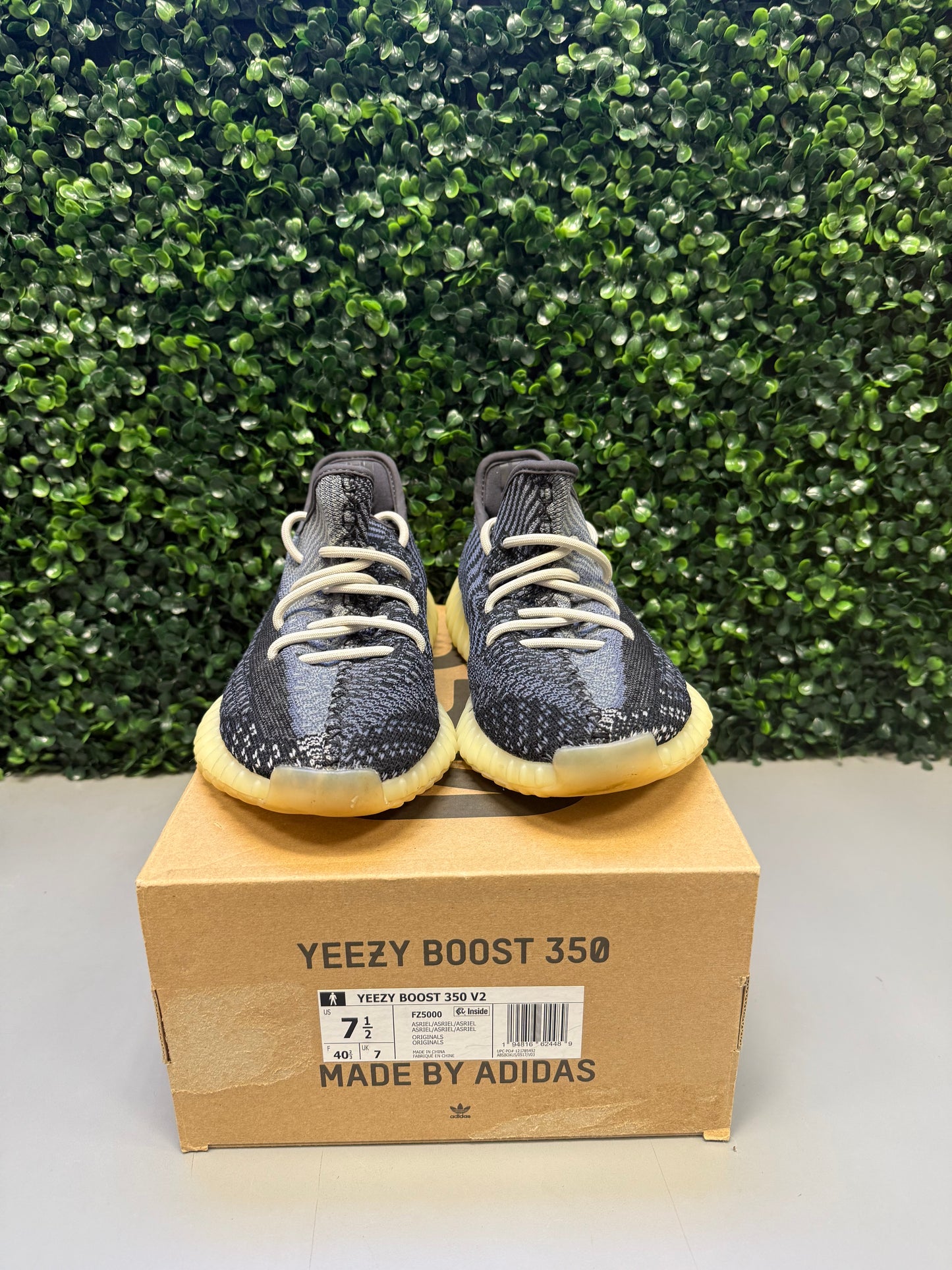 Yeezy 350 V2 "Carbon" Size 7.5 Preowned