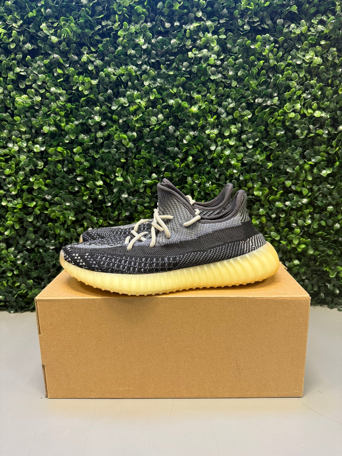 Yeezy 350 V2 "Carbon" Size 7.5 Preowned