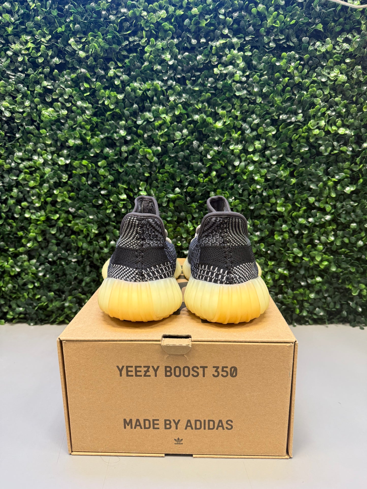 Yeezy 350 V2 "Carbon" Size 7.5 Preowned