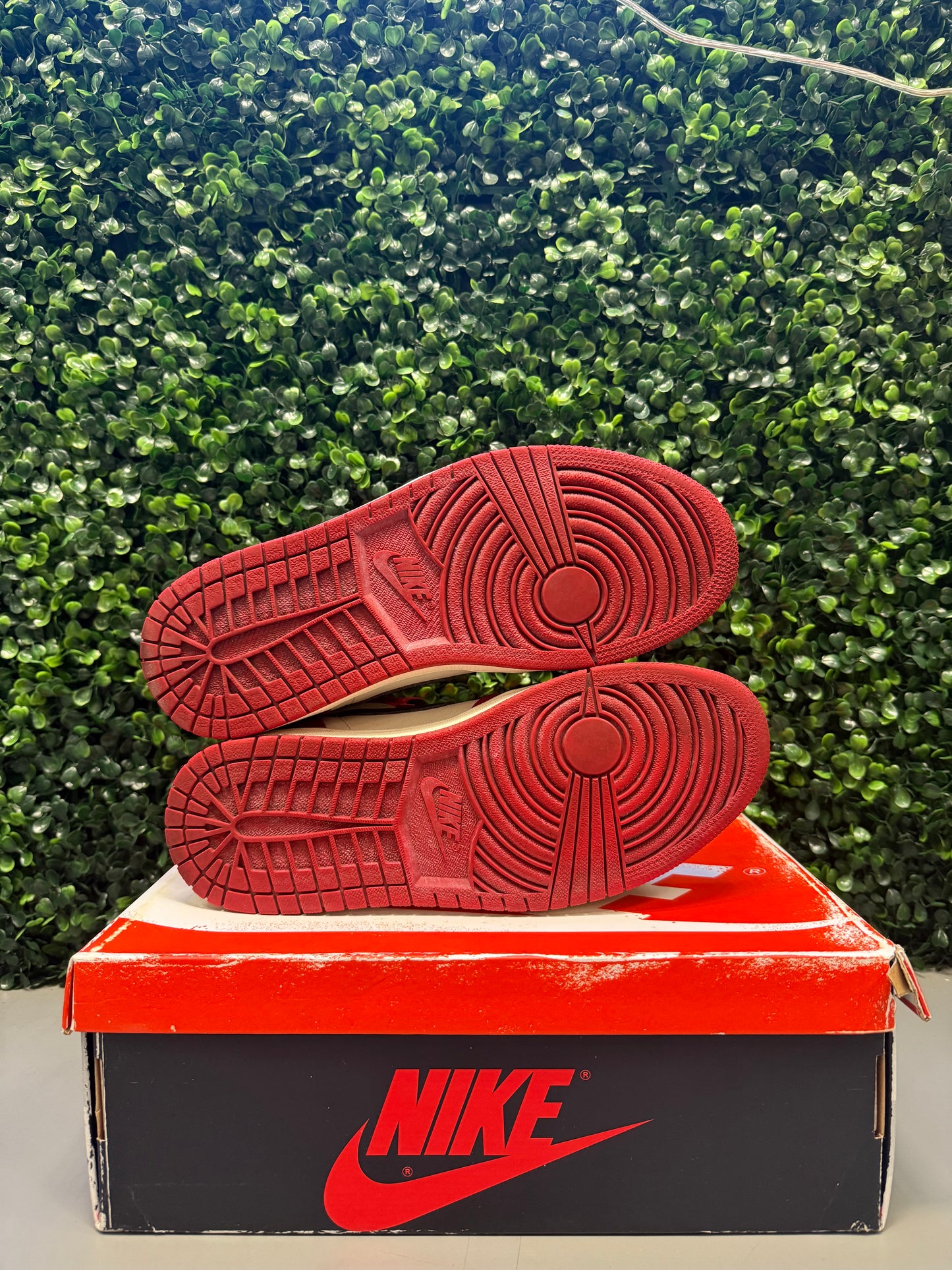Jordan 1 High "Chicago Lost & Found" Size 8 Preowned