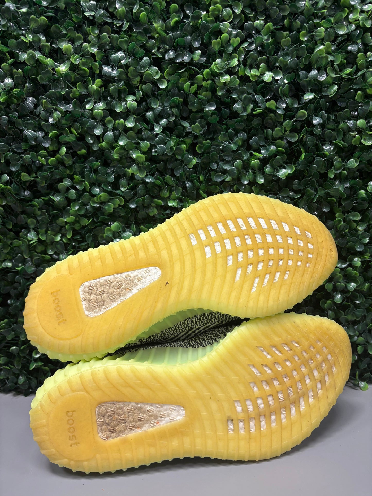 Yeezy 350 V2 “Yeezreel” Size 11 Preowned