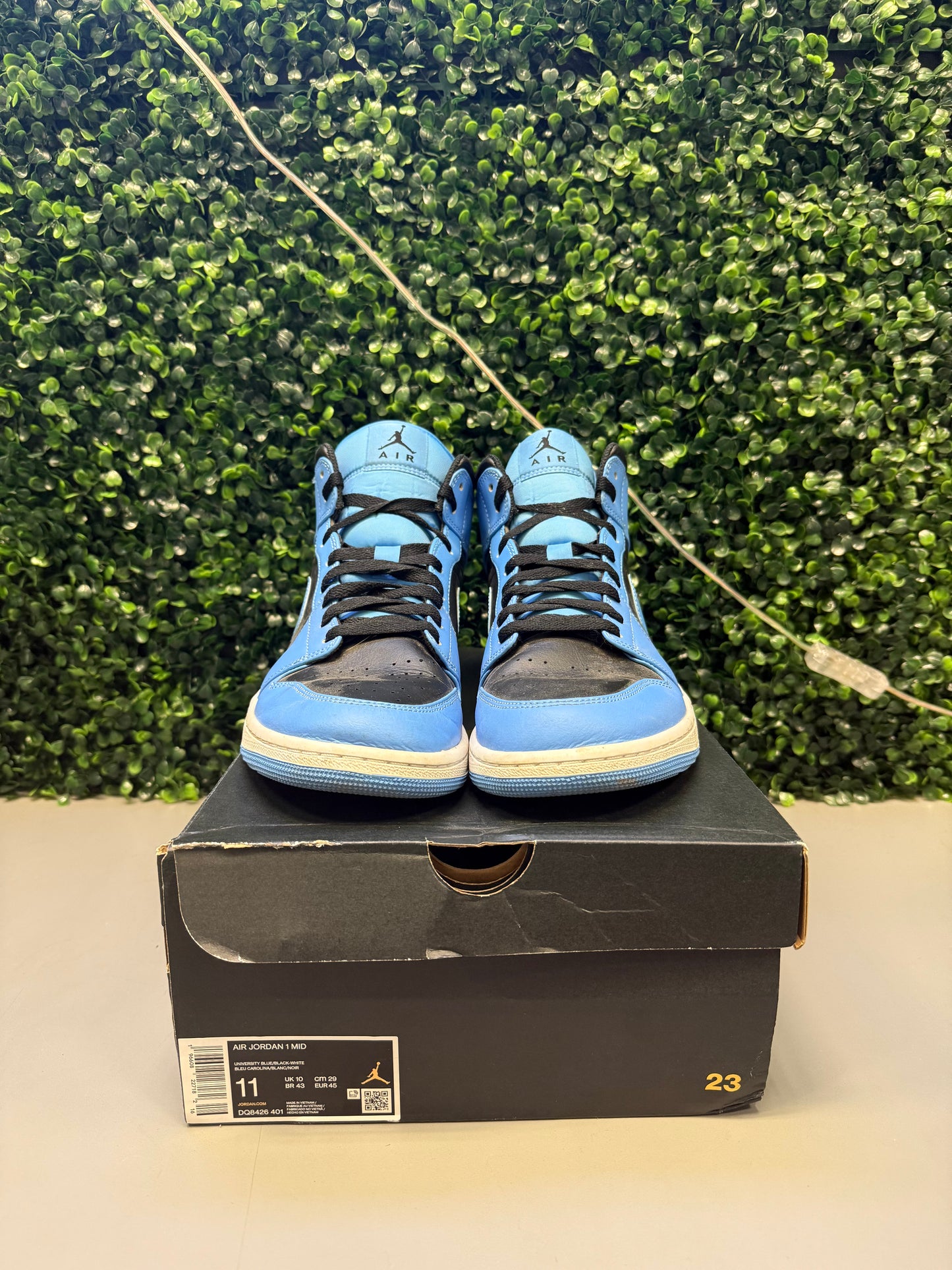 Jordan 1 Mid "University Blue Black" Size 11 Preowned