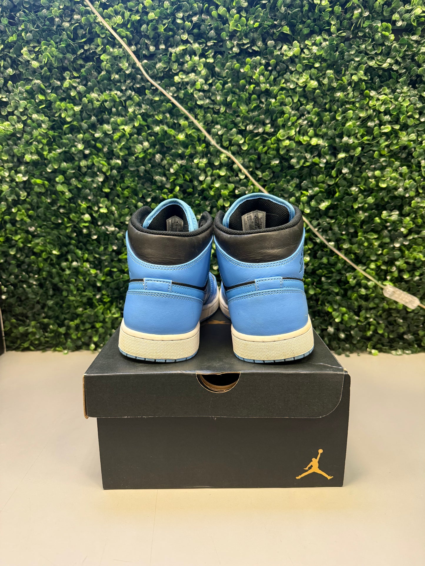 Jordan 1 Mid "University Blue Black" Size 11 Preowned