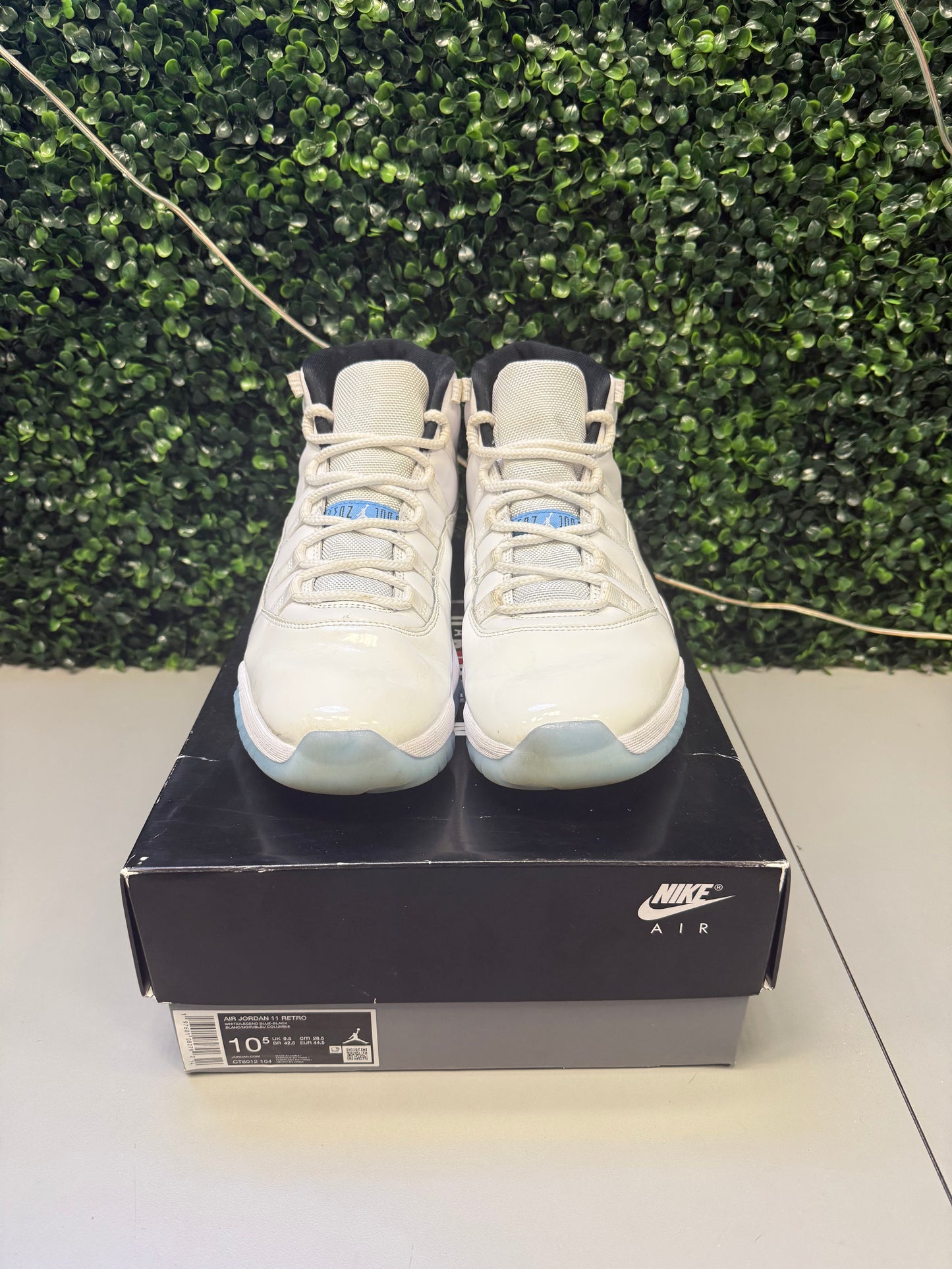 Jordan 11 "Legend Blue" Size 10.5 Preowned
