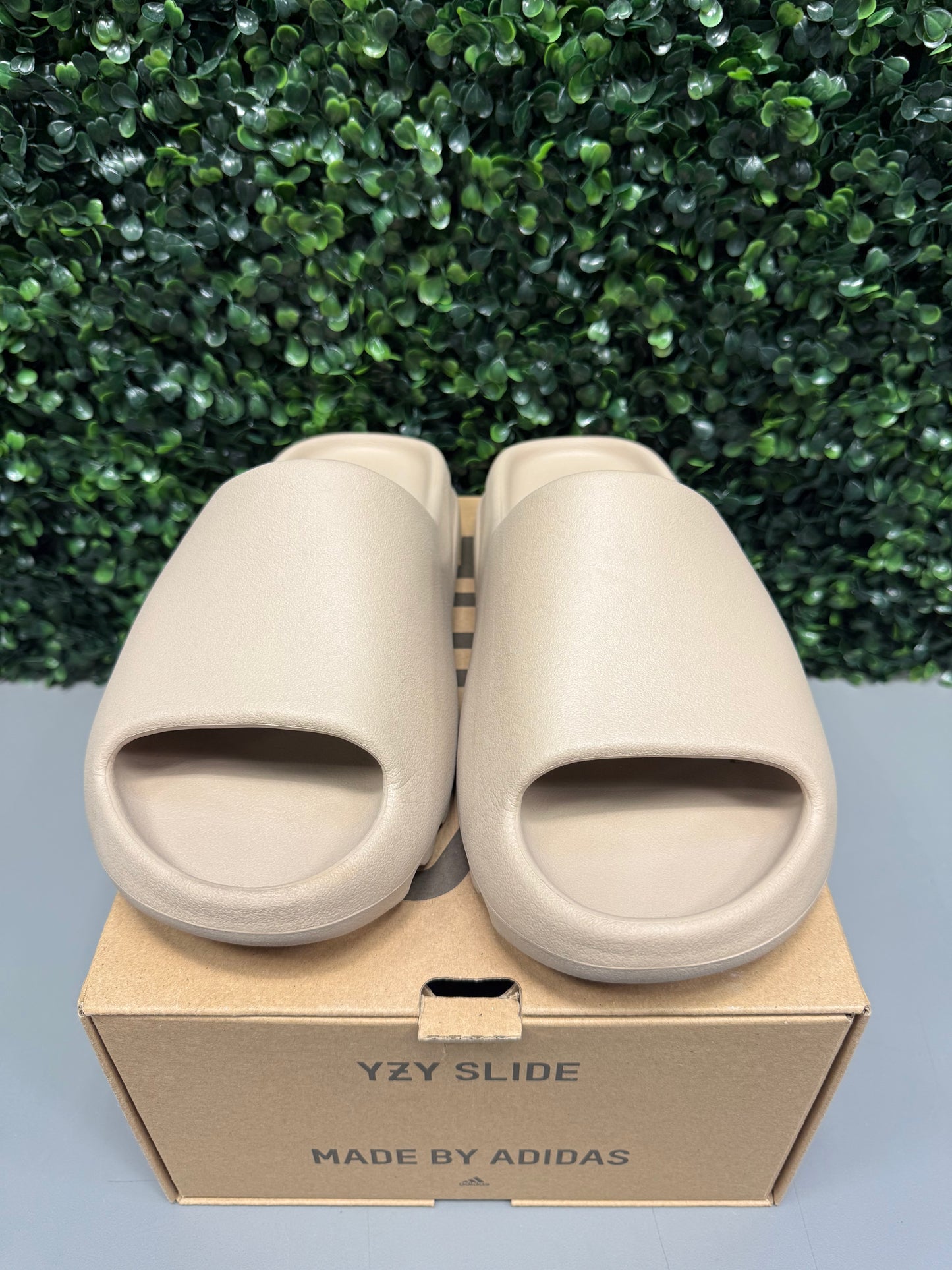 Yeezy Slide "Pure" Size 10 Preowned