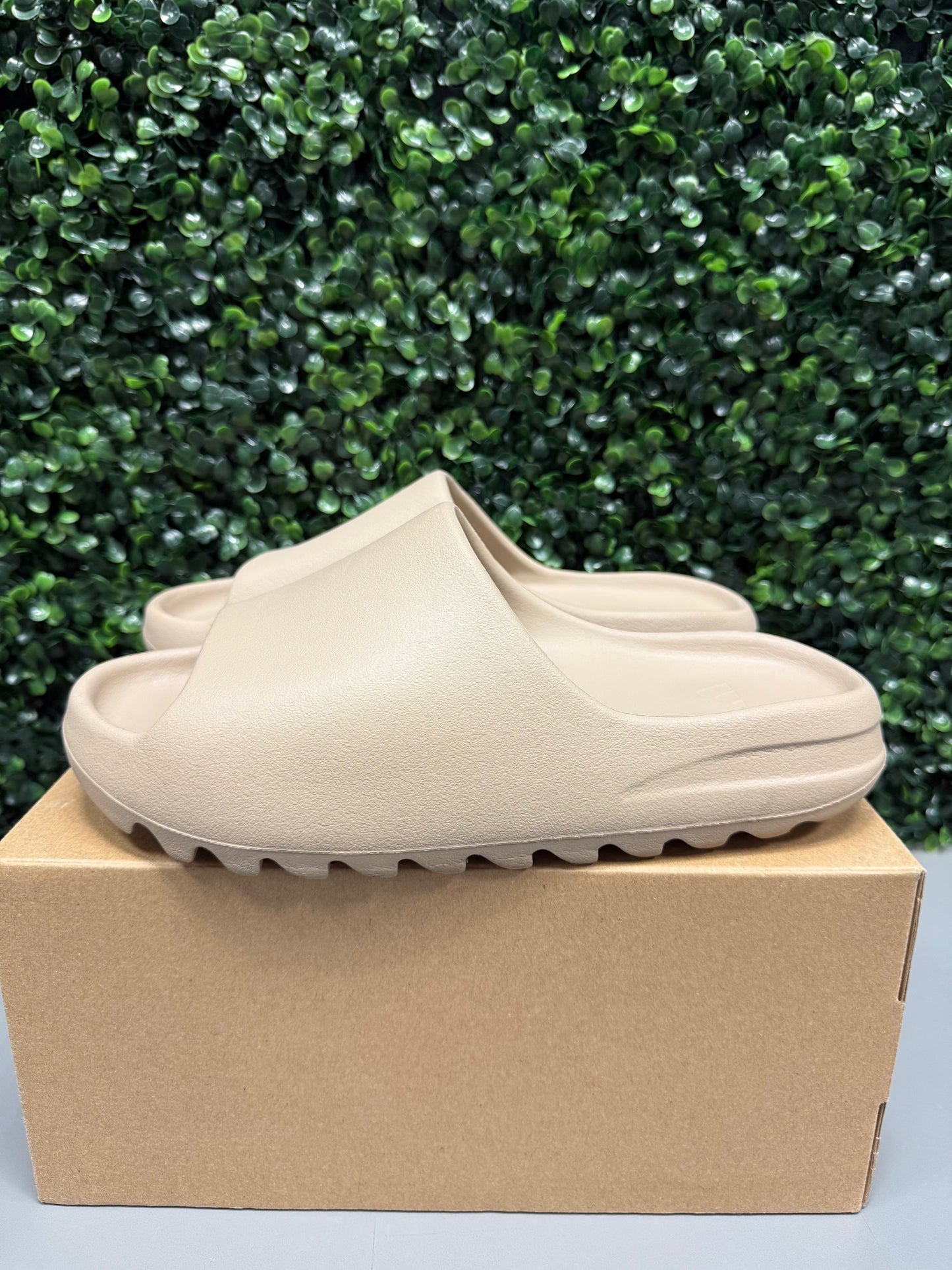 Yeezy Slide "Pure" Size 10 Preowned