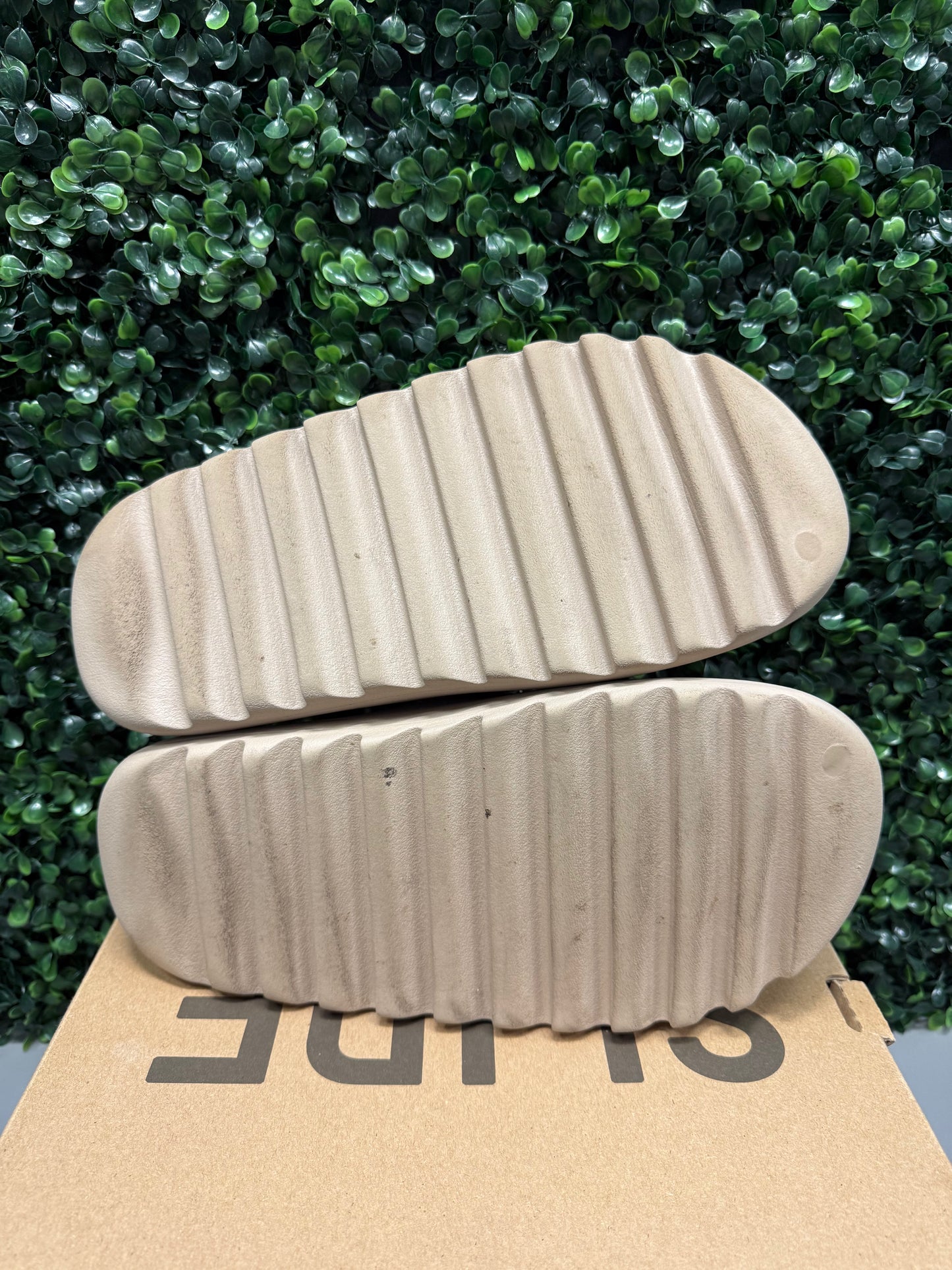 Yeezy Slide "Pure" Size 10 Preowned