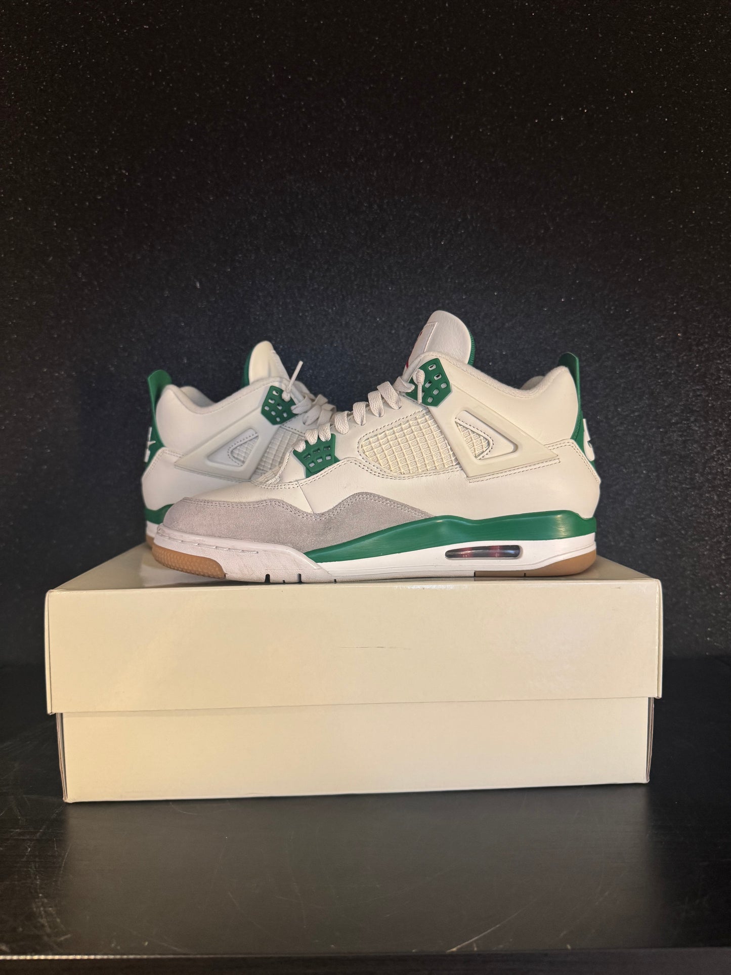 Jordan 4 'Pine Green' Size 10 Preowned with box