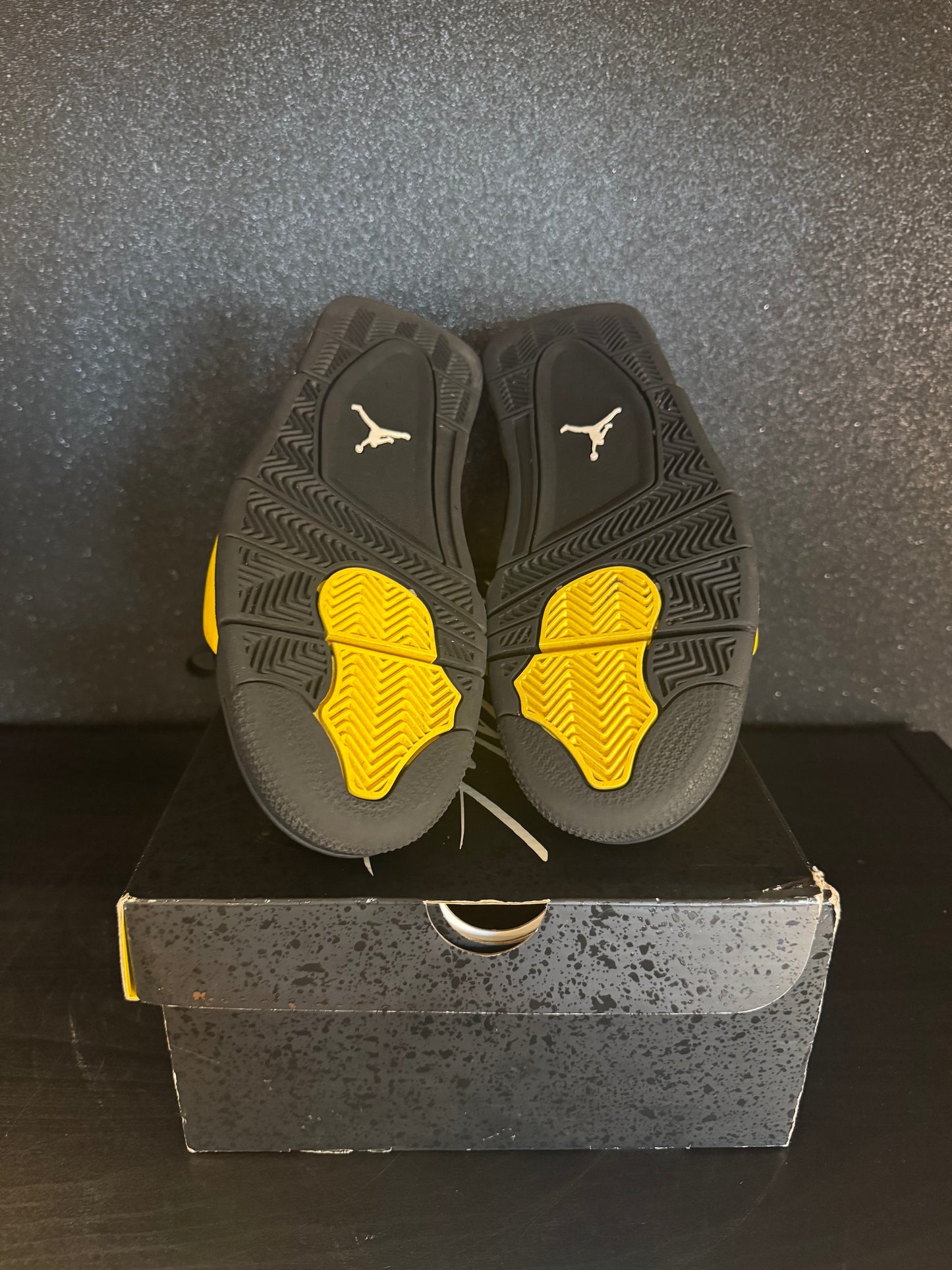 Jordan 4 Retro Thunder Size 9 Preowned with Box