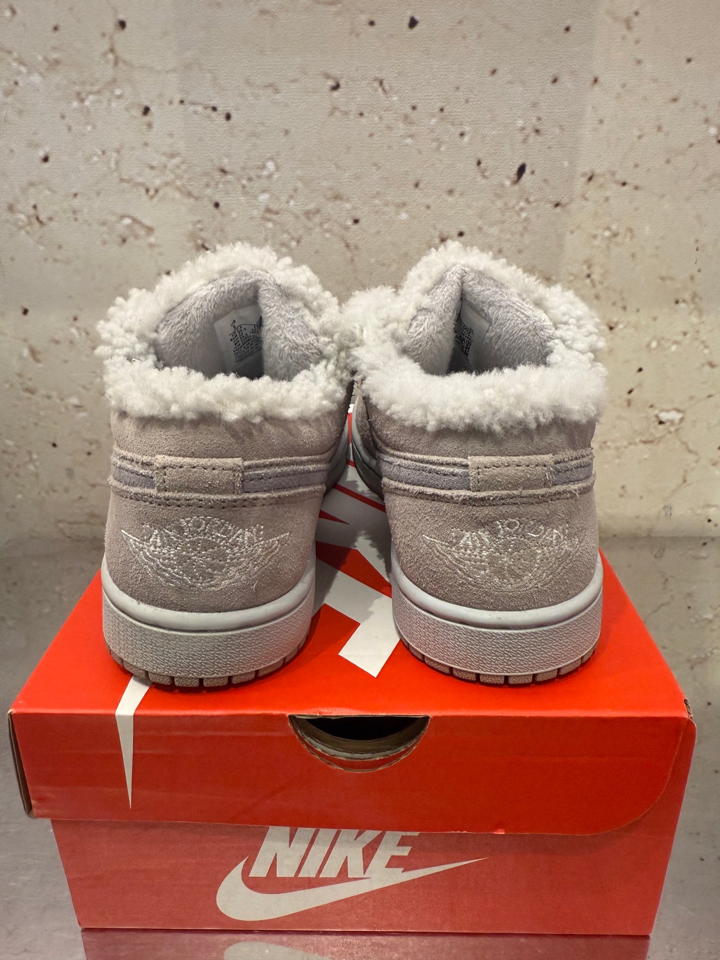 Jordan 1 Low "Sherpa Fleece" Size 5W Preowned