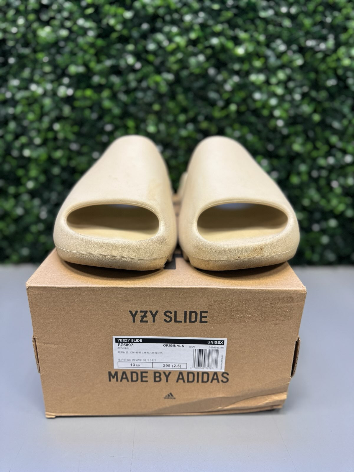 Yeezy Slide "Bone" Size 13 Preowned