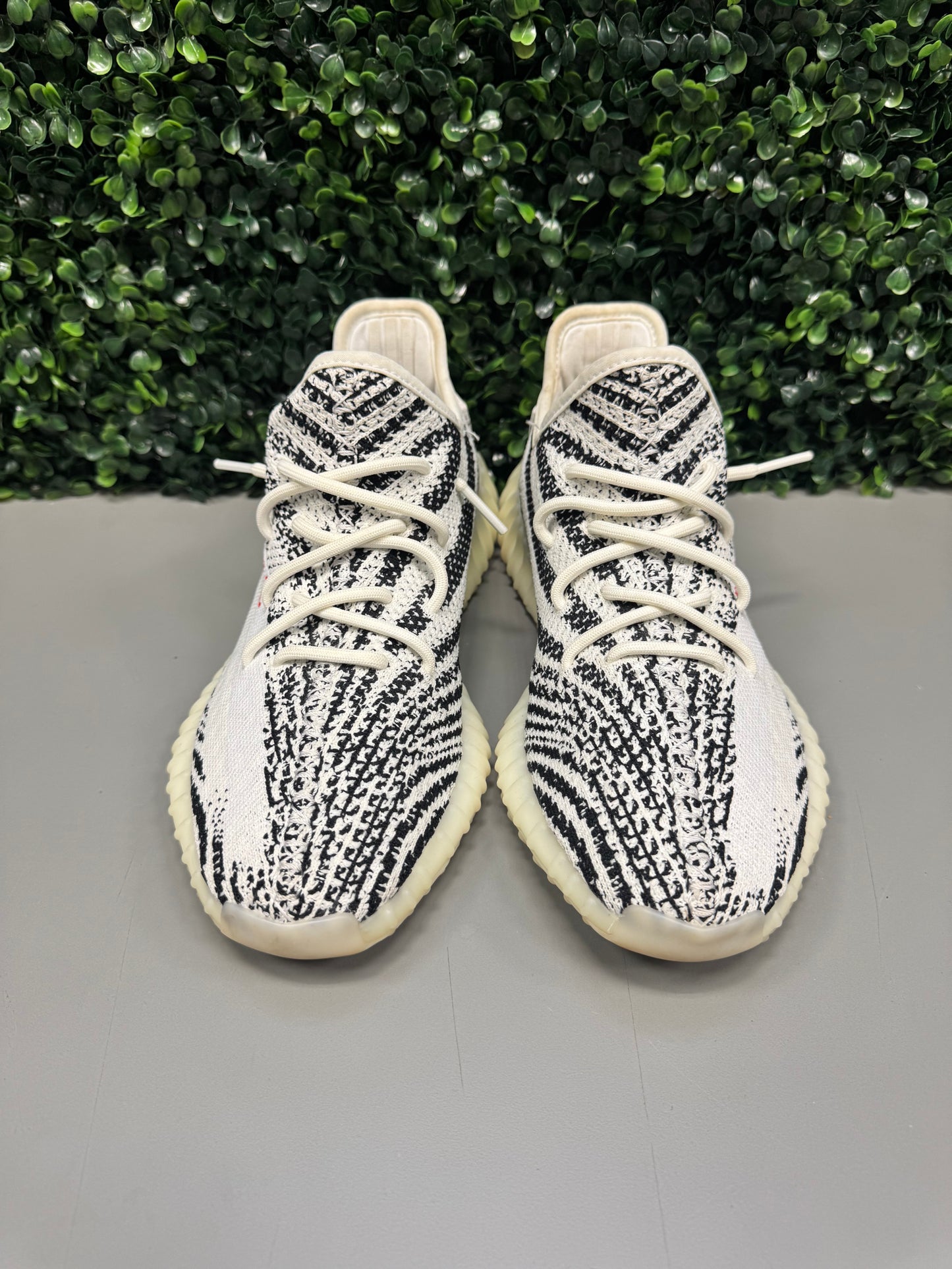 Yeezy 350 V2 "Zebra" Size 10 Preowned