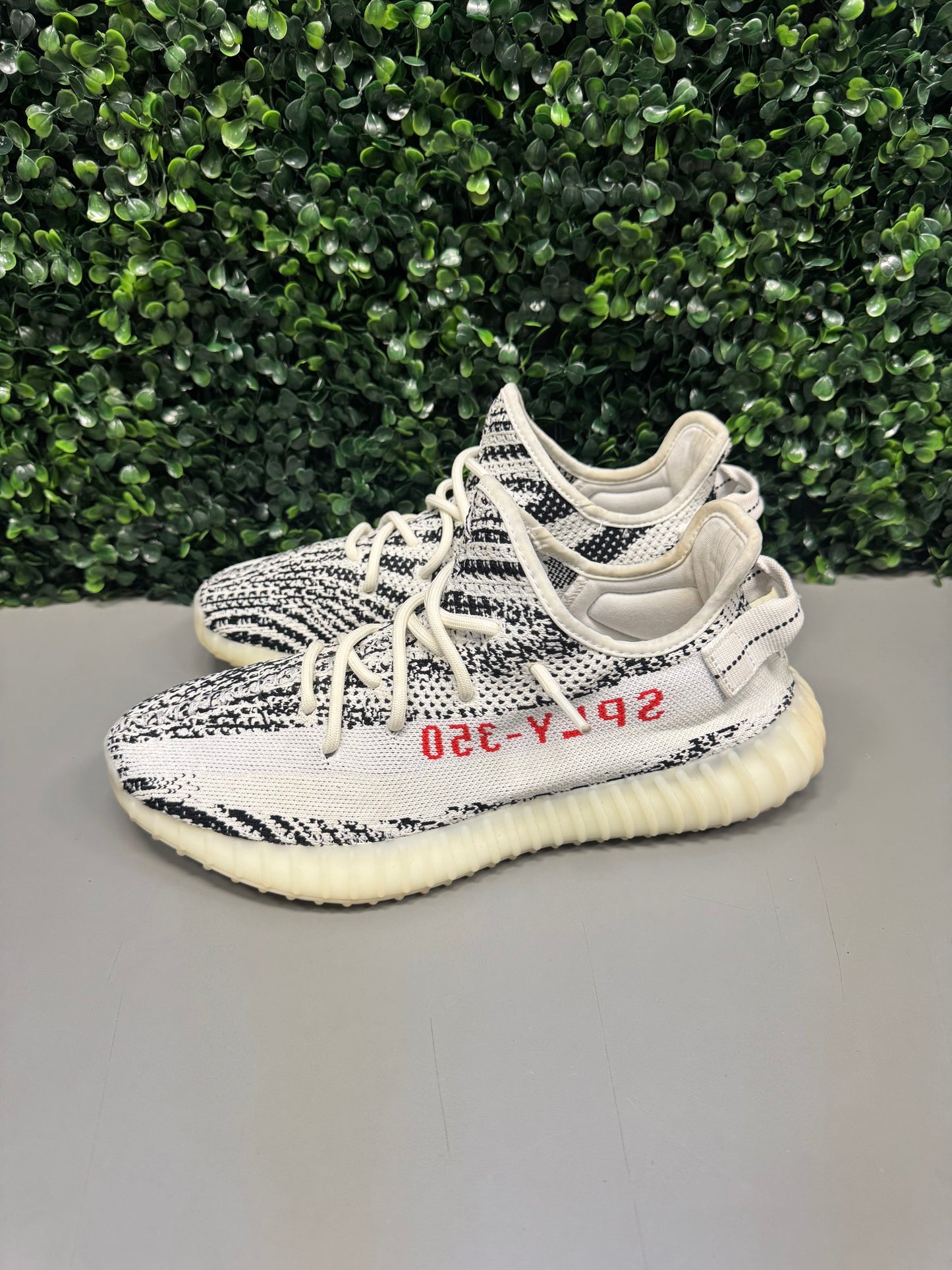 Yeezy 350 V2 "Zebra" Size 10 Preowned