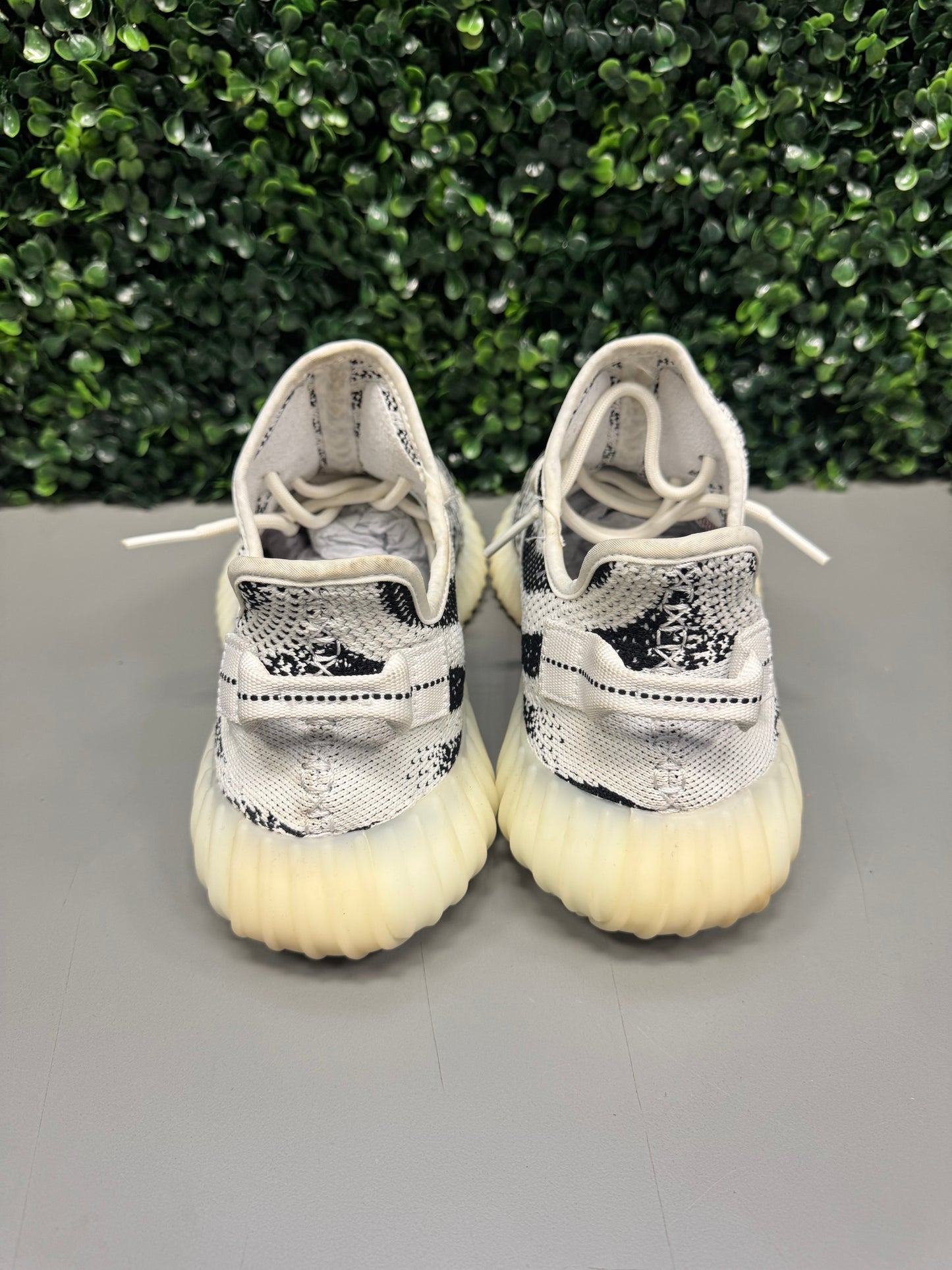 Yeezy 350 V2 "Zebra" Size 10 Preowned