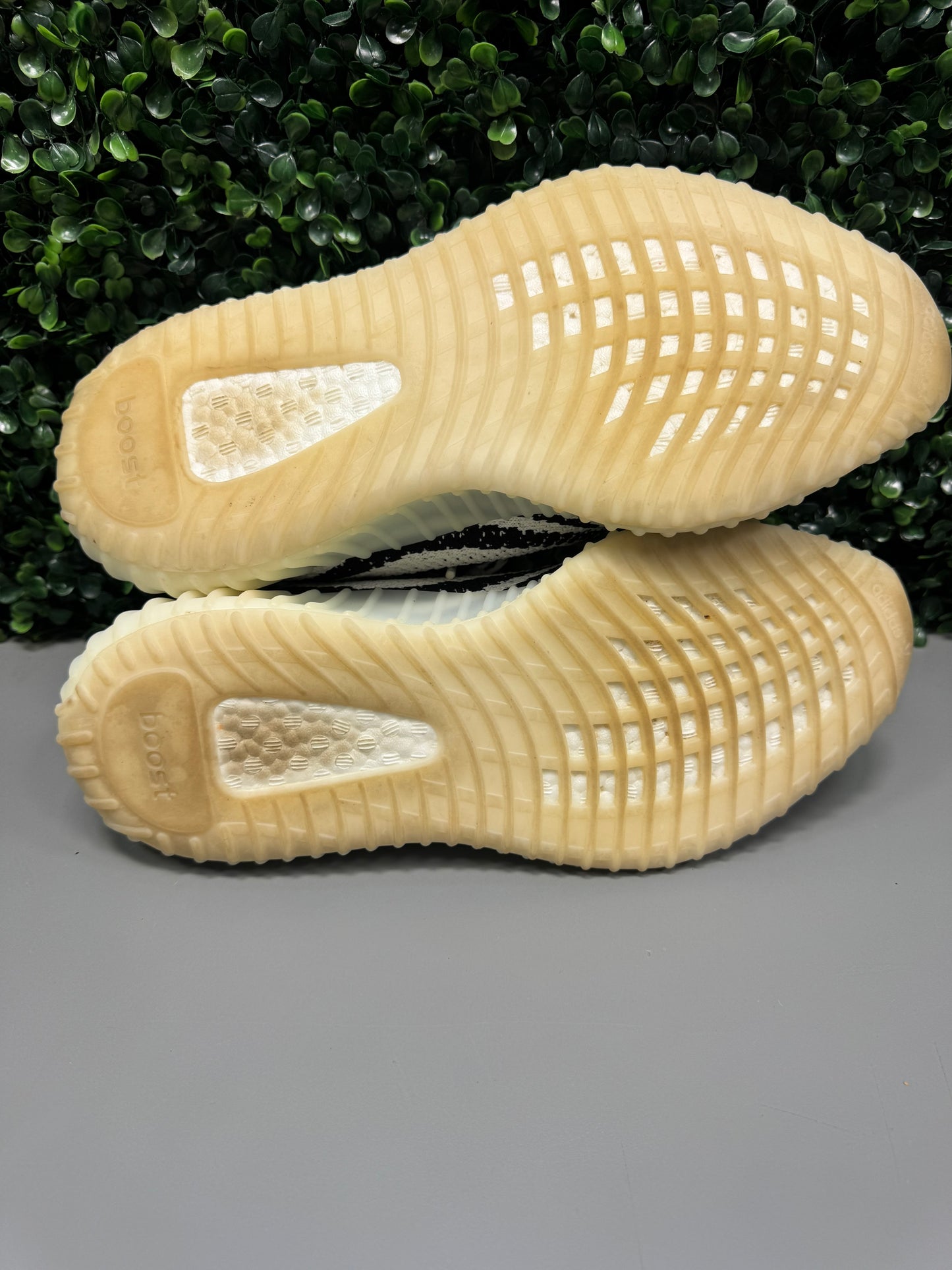 Yeezy 350 V2 "Zebra" Size 10 Preowned