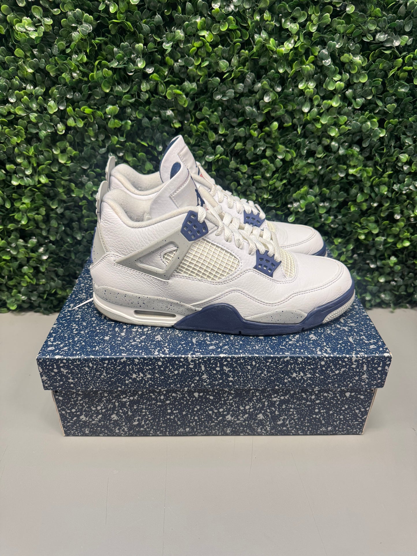 Jordan 4 "Midnight Navy" Size 9 Preowned #2