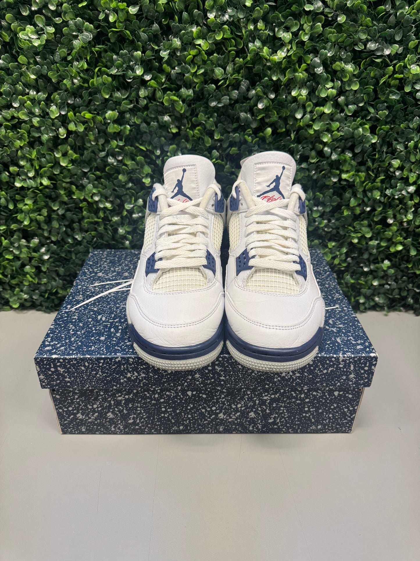 Jordan 4 "Midnight Navy" Size 9 Preowned #2