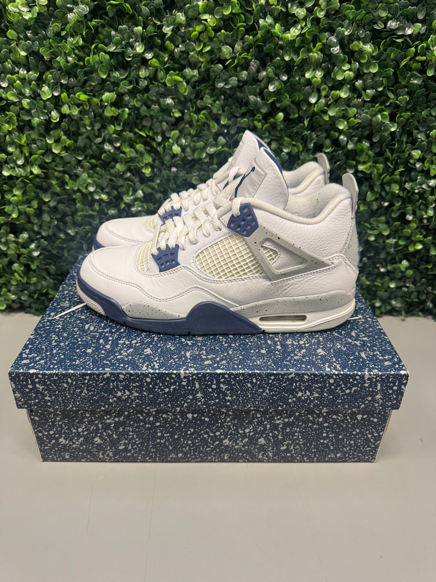 Jordan 4 "Midnight Navy" Size 9 Preowned #2