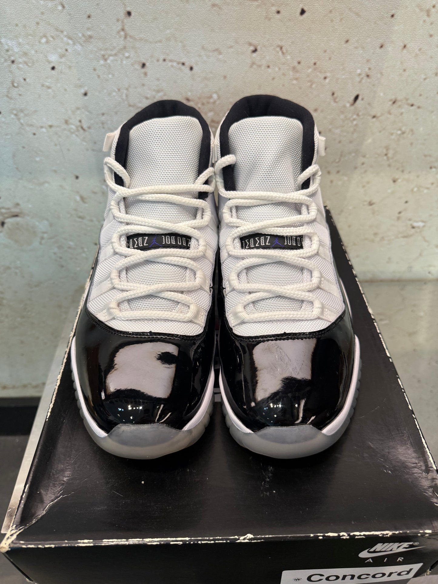 Jordan 11 "Concord" Size 9.5 Preowned