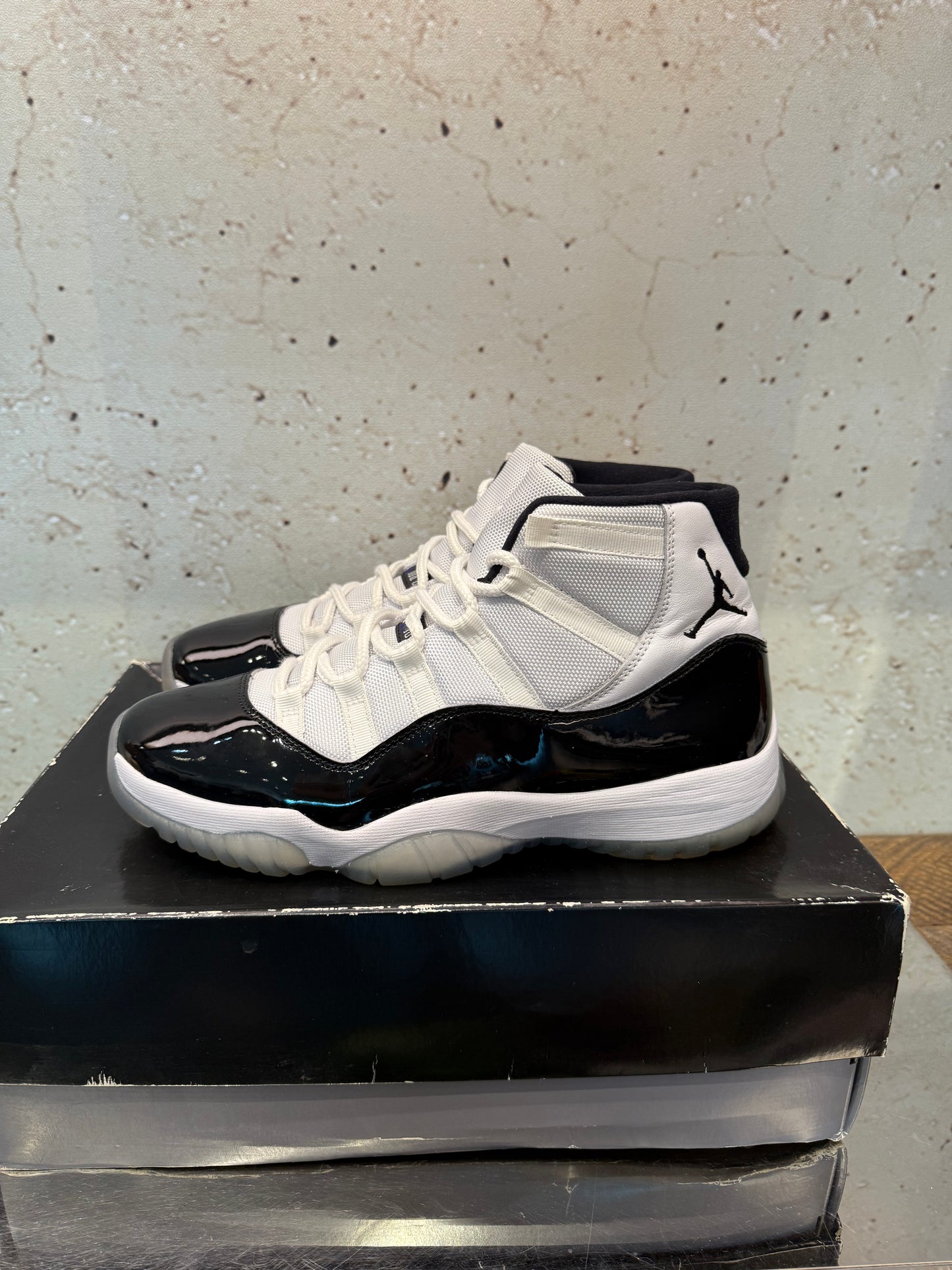 Jordan 11 "Concord" Size 9.5 Preowned