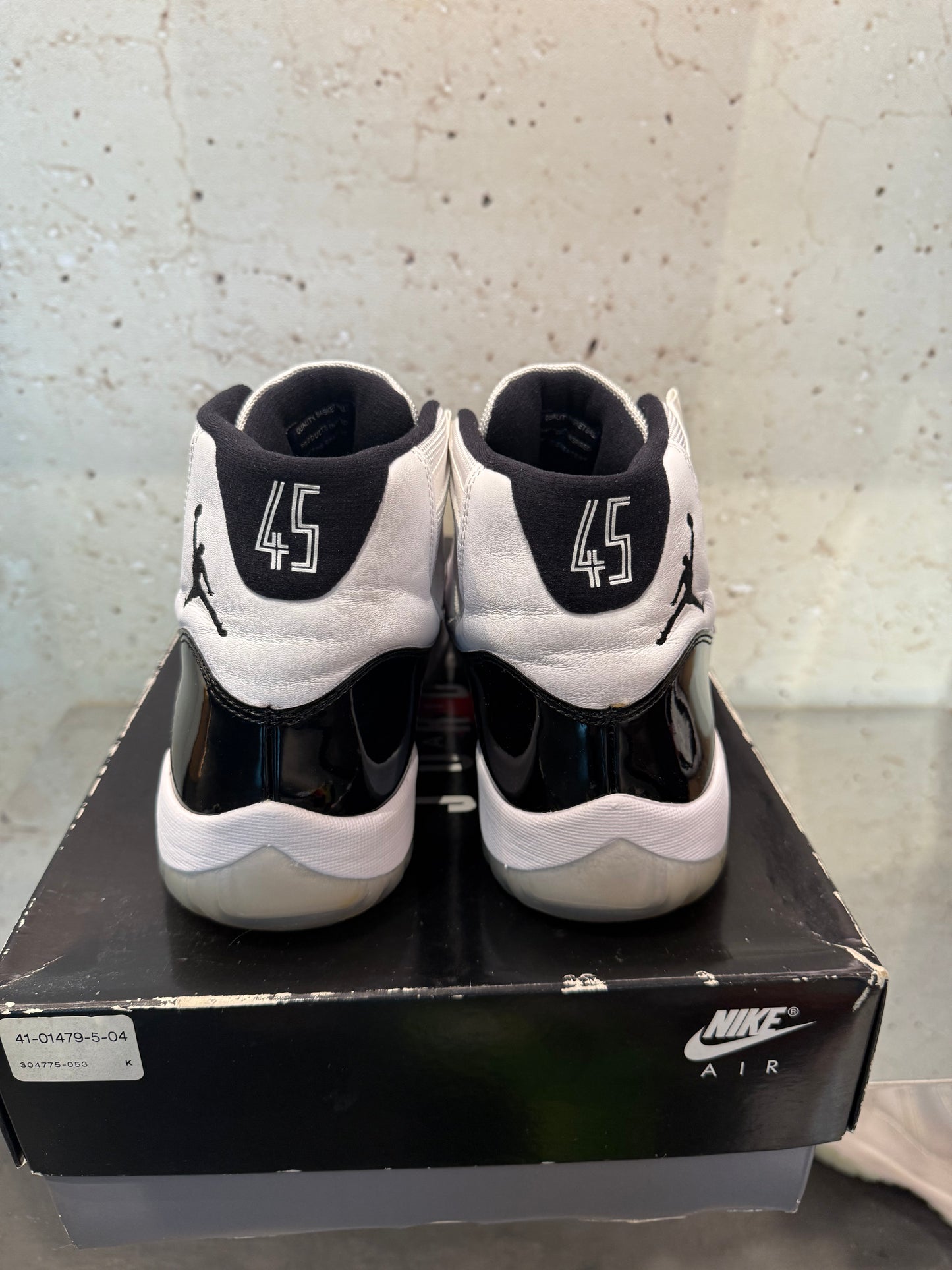 Jordan 11 "Concord" Size 9.5 Preowned