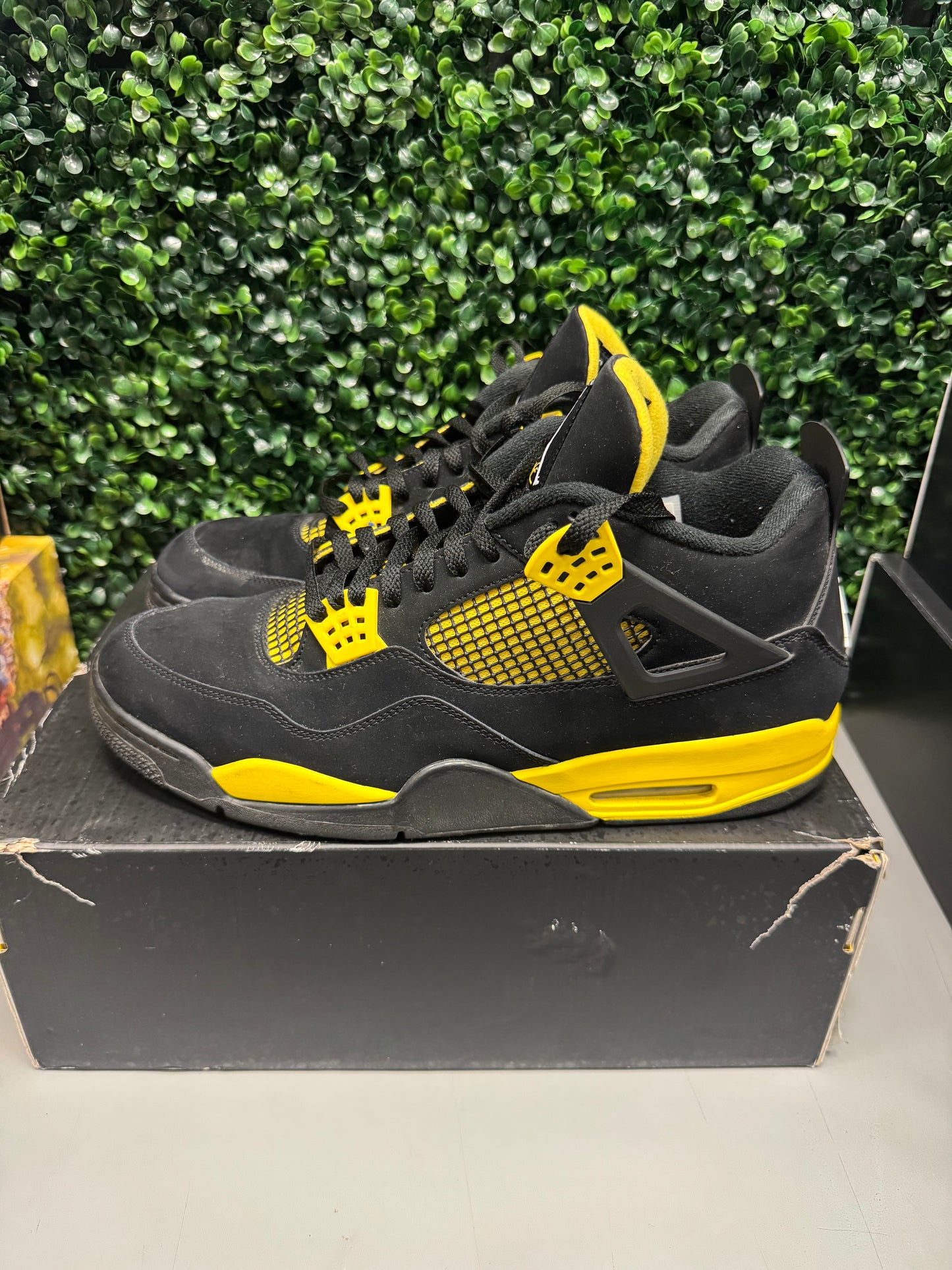 Jordan 4 "Thunder" Size 14 Preowned