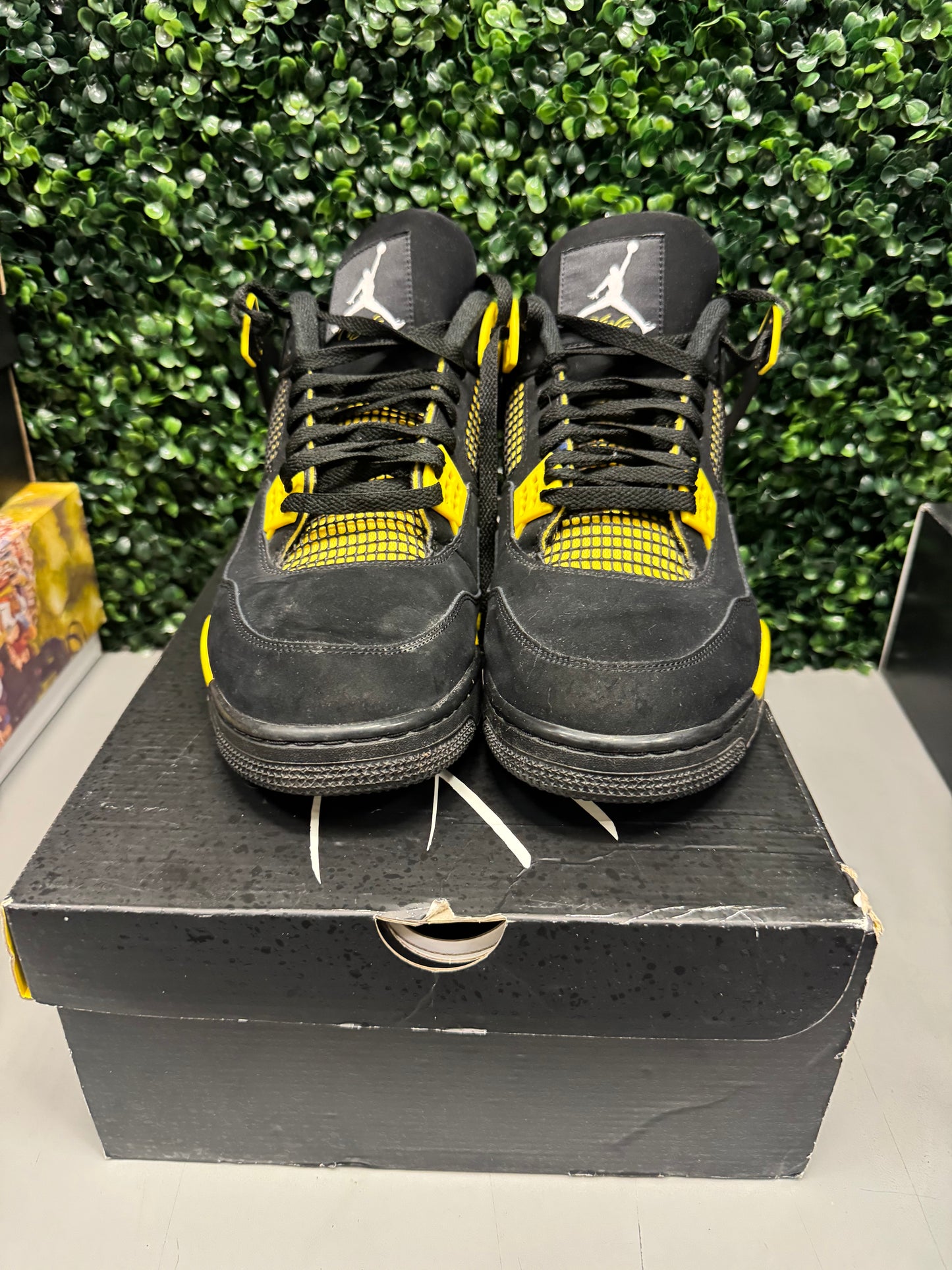 Jordan 4 "Thunder" Size 14 Preowned