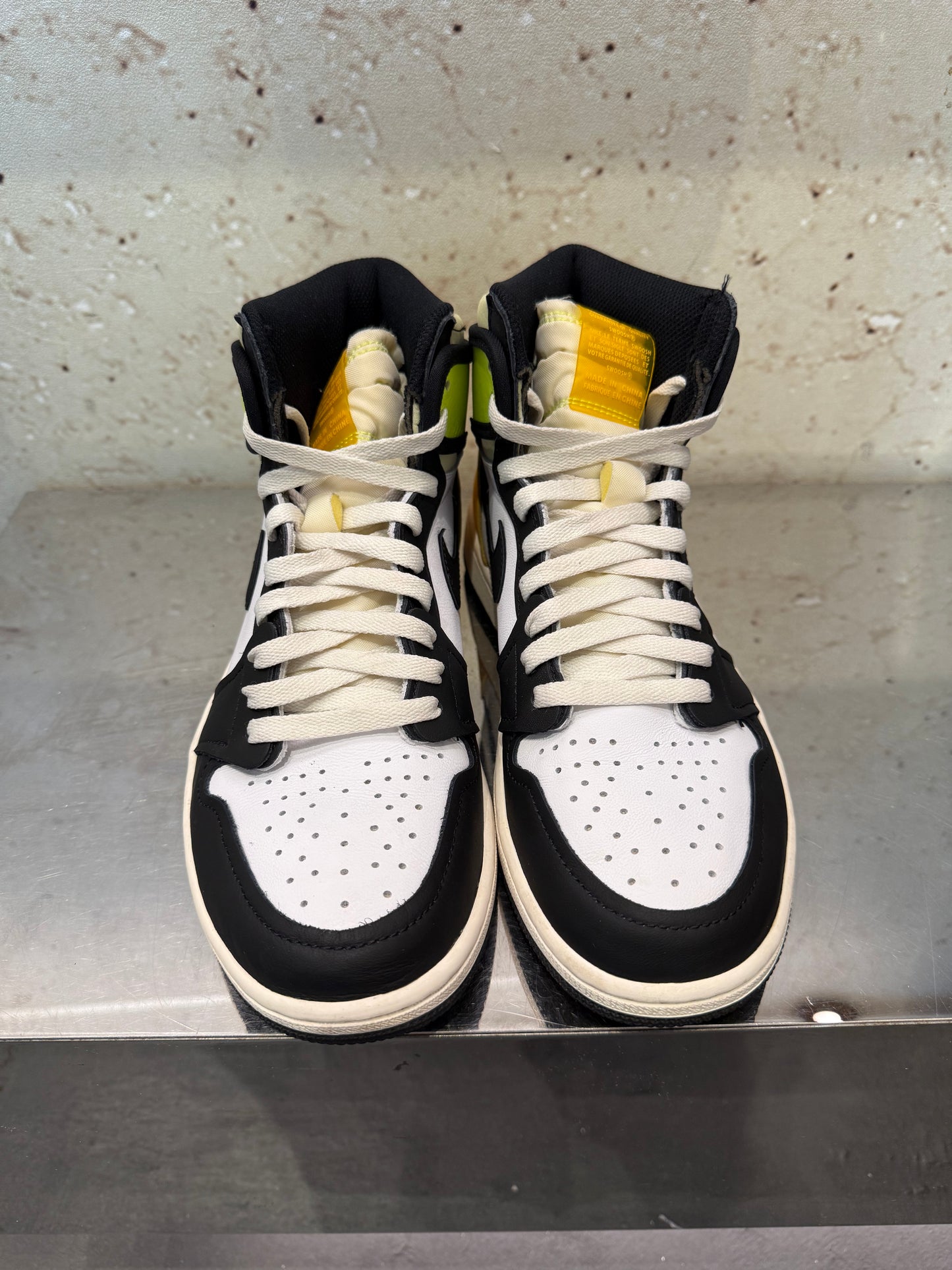 Jordan 1 High "Volt" Size 8.5 Preowned