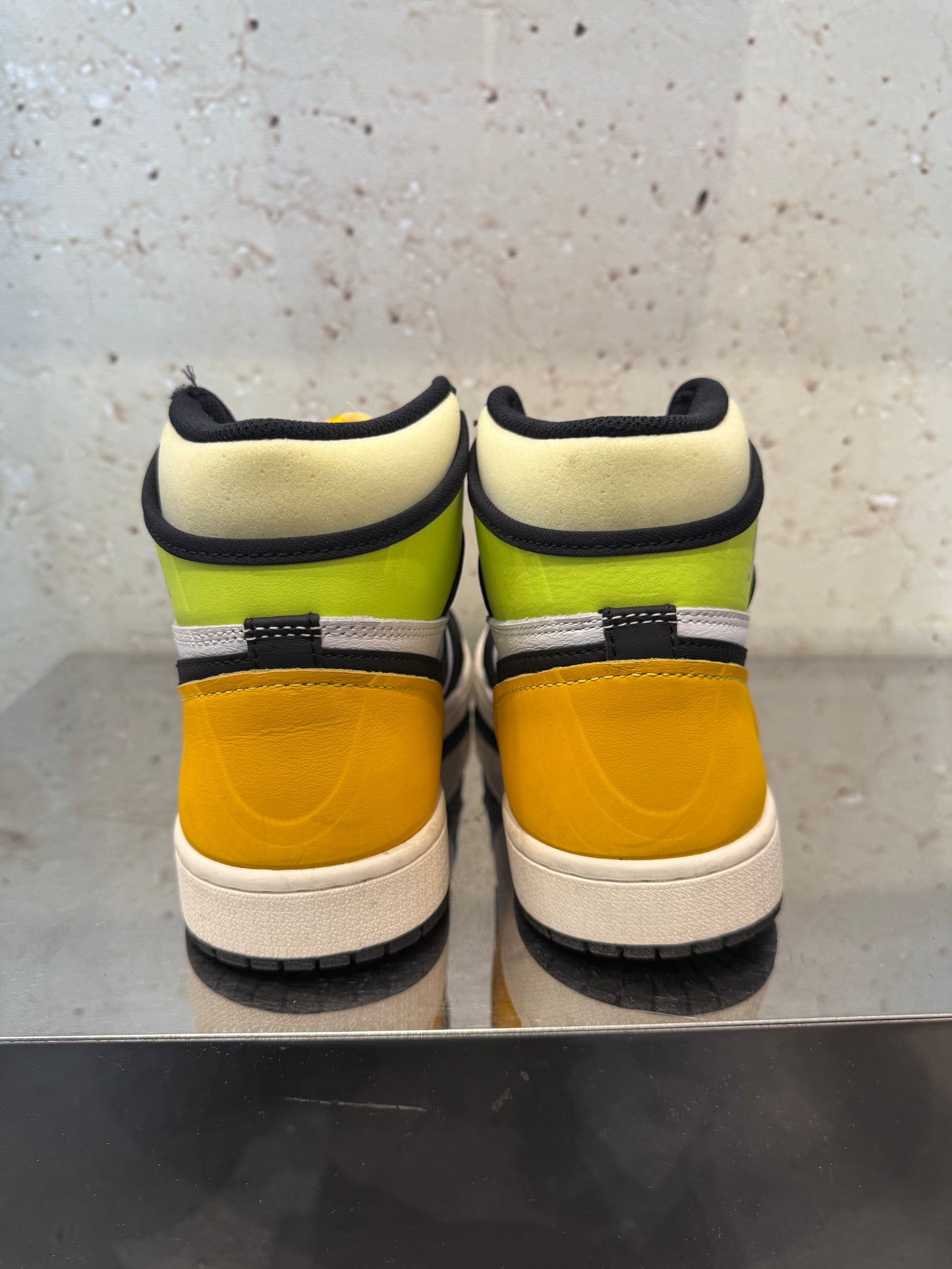 Jordan 1 High "Volt" Size 8.5 Preowned