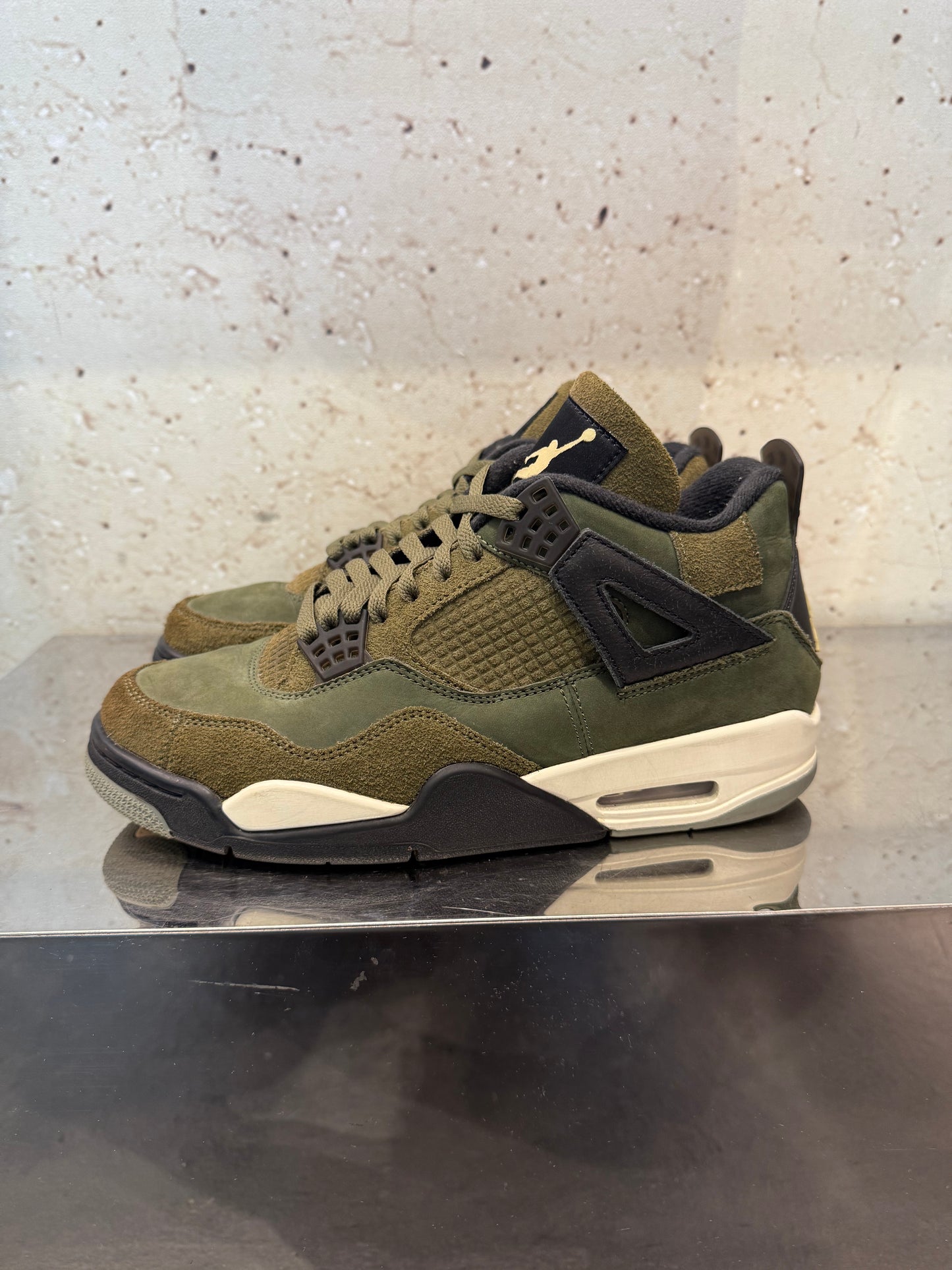 Jordan 4 "Craft Olive" Size 8.5 Preowned