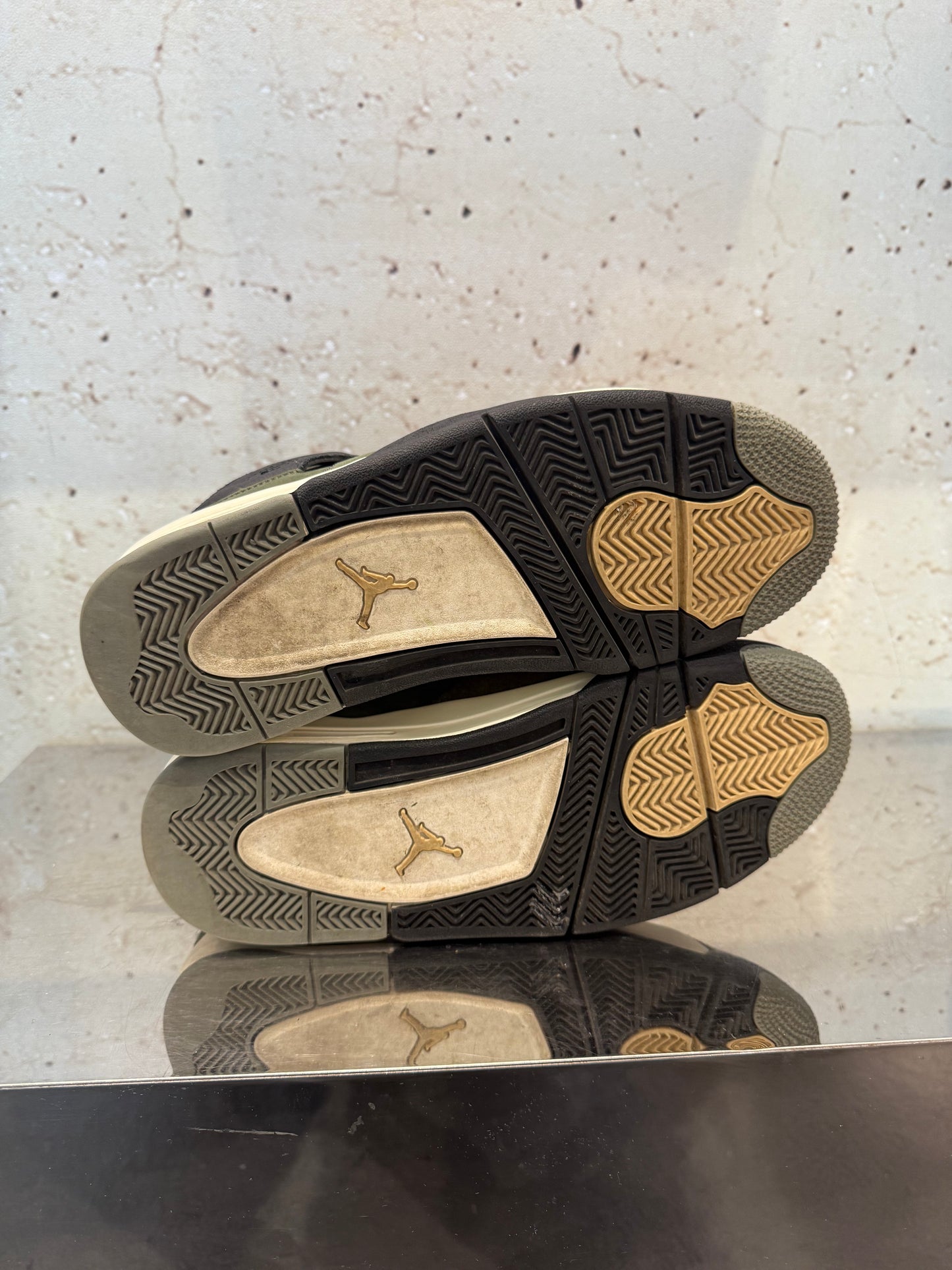 Jordan 4 "Craft Olive" Size 8.5 Preowned