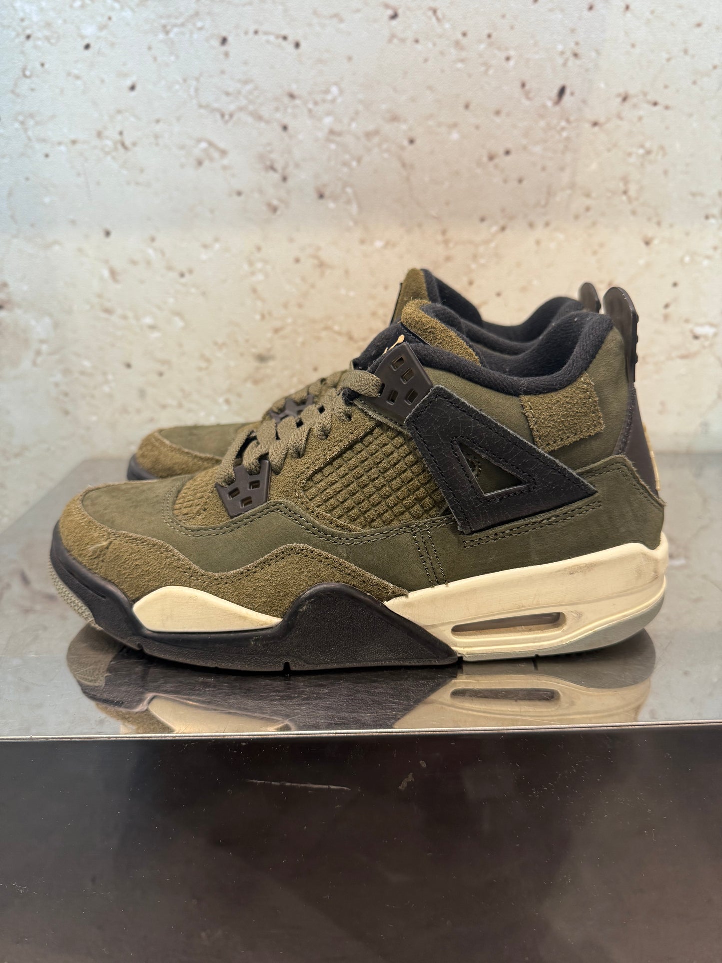 Jordan 4 "Craft Olive" Size 6Y Preowned
