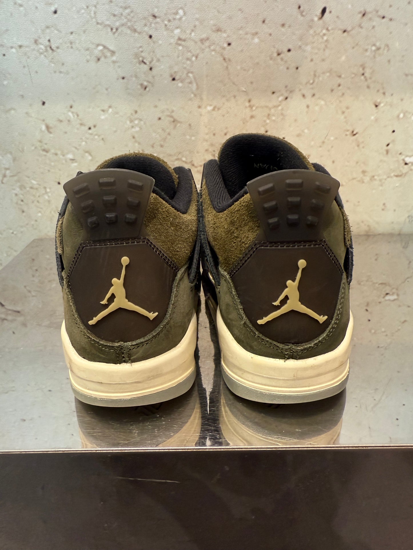 Jordan 4 "Craft Olive" Size 6Y Preowned