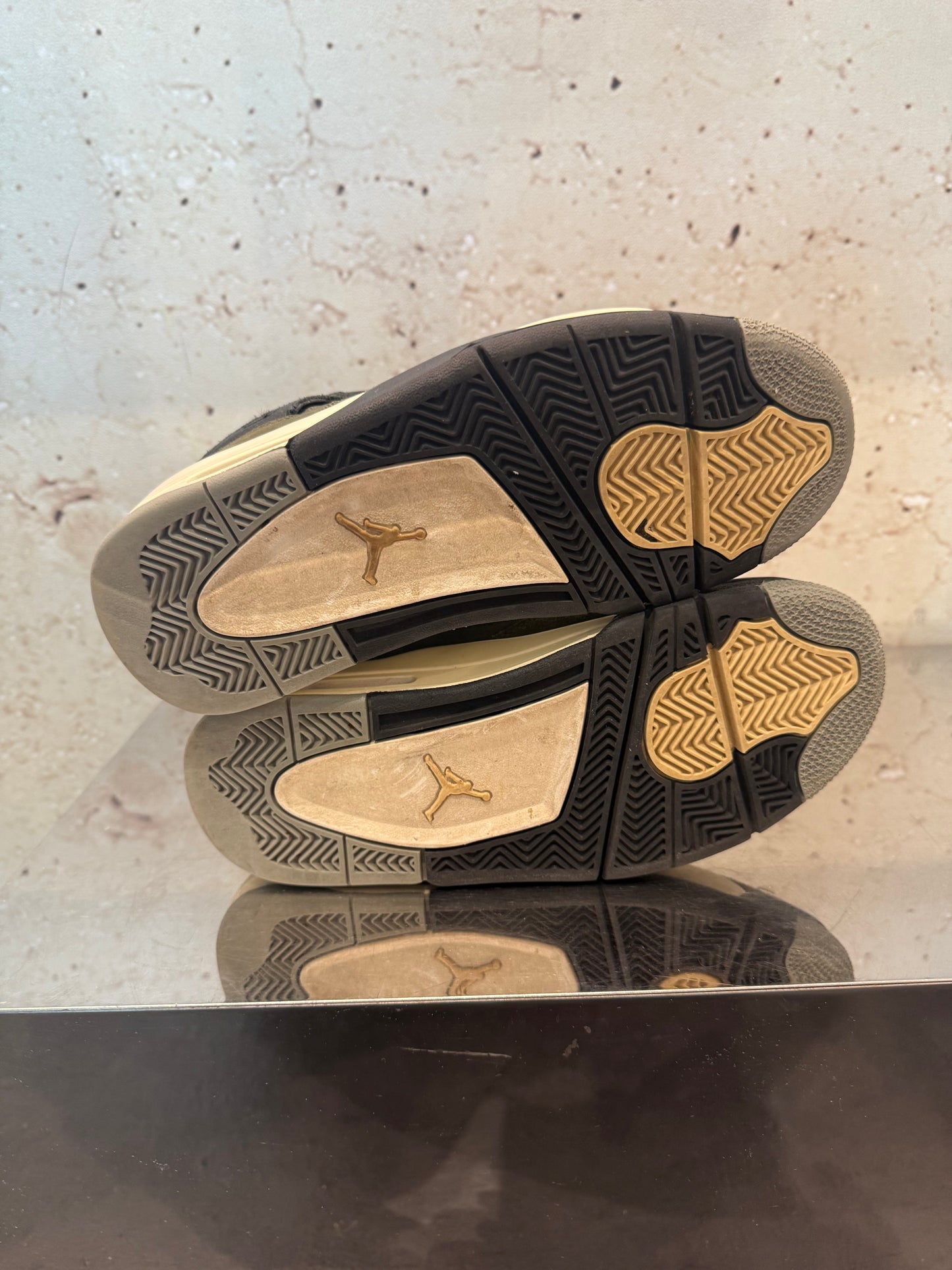 Jordan 4 "Craft Olive" Size 6Y Preowned