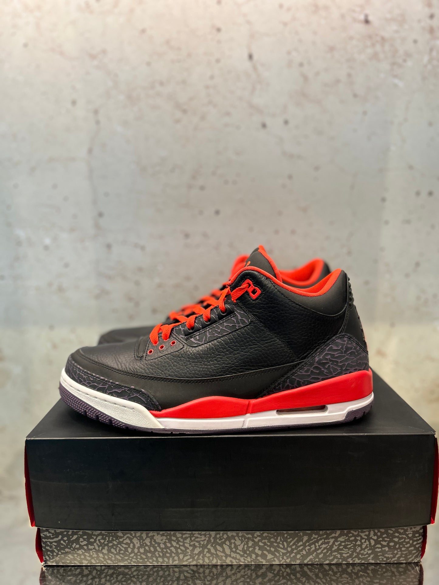 Jordan 3 "Crimson" Size 11 Preowned