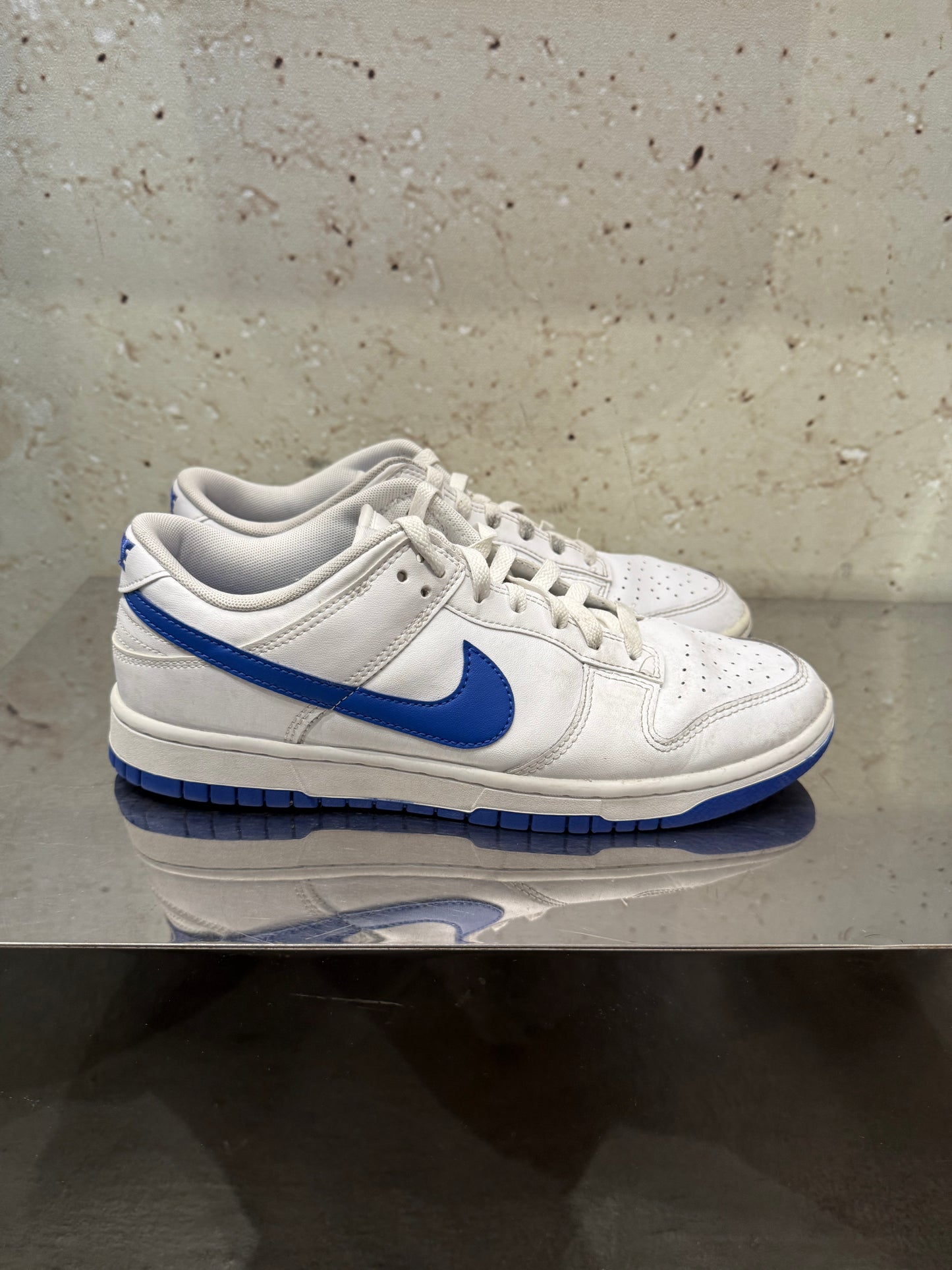Nike dunk low "White Hyper Royal" Size 9 Preowned