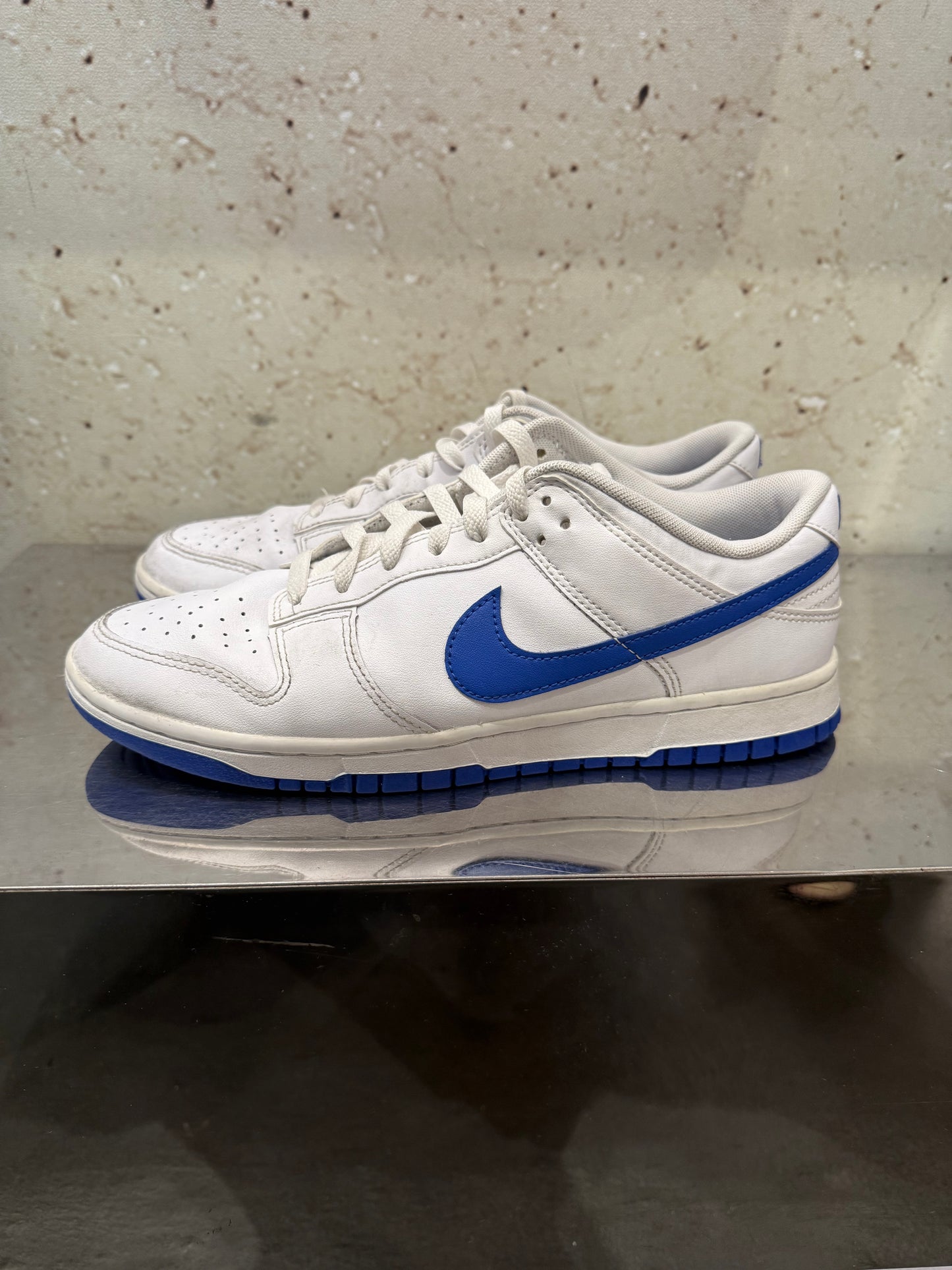 Nike dunk low "White Hyper Royal" Size 9 Preowned