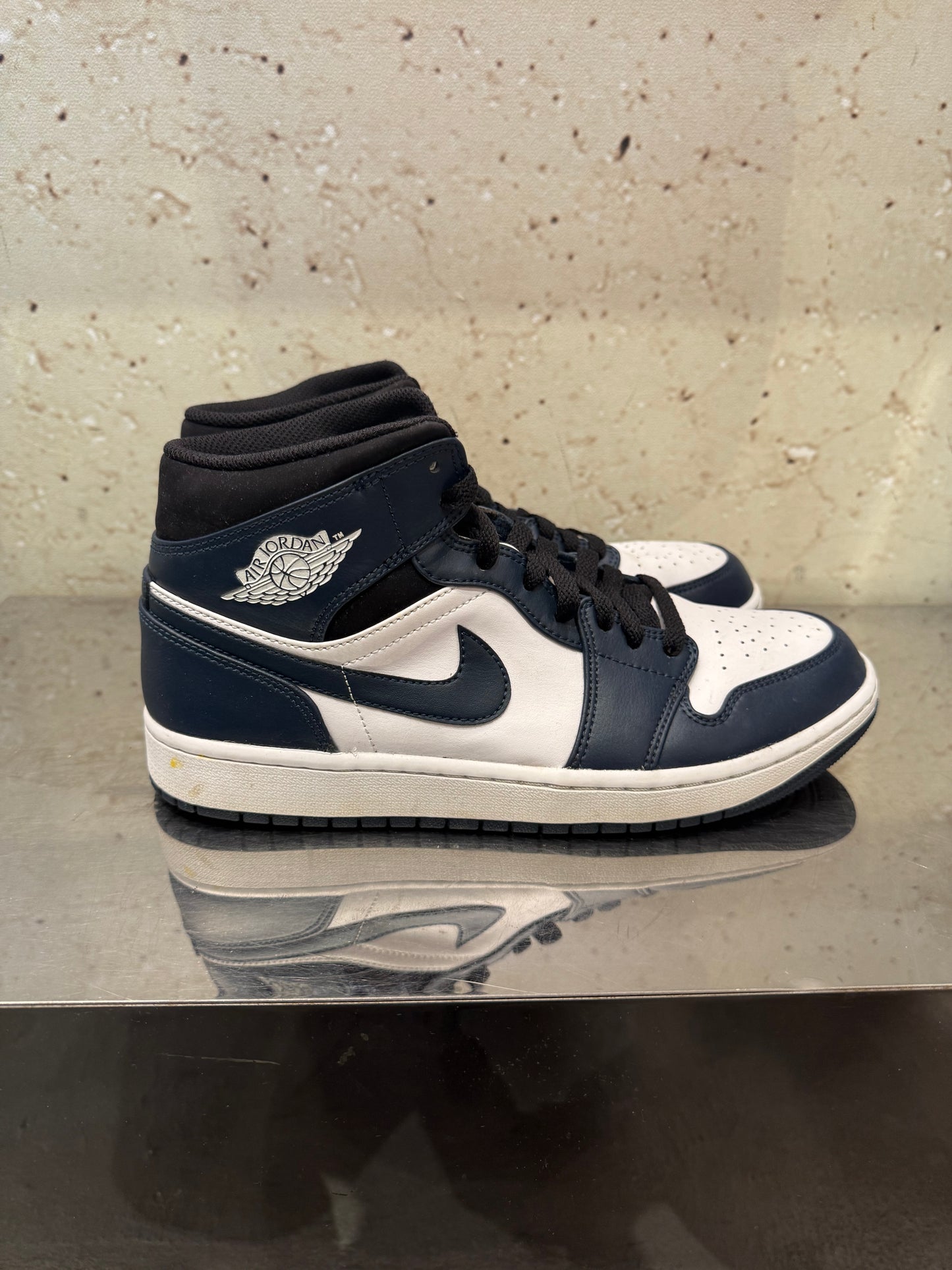Jordan 1 Mid ”Armory Navy” Size 9 Preowned