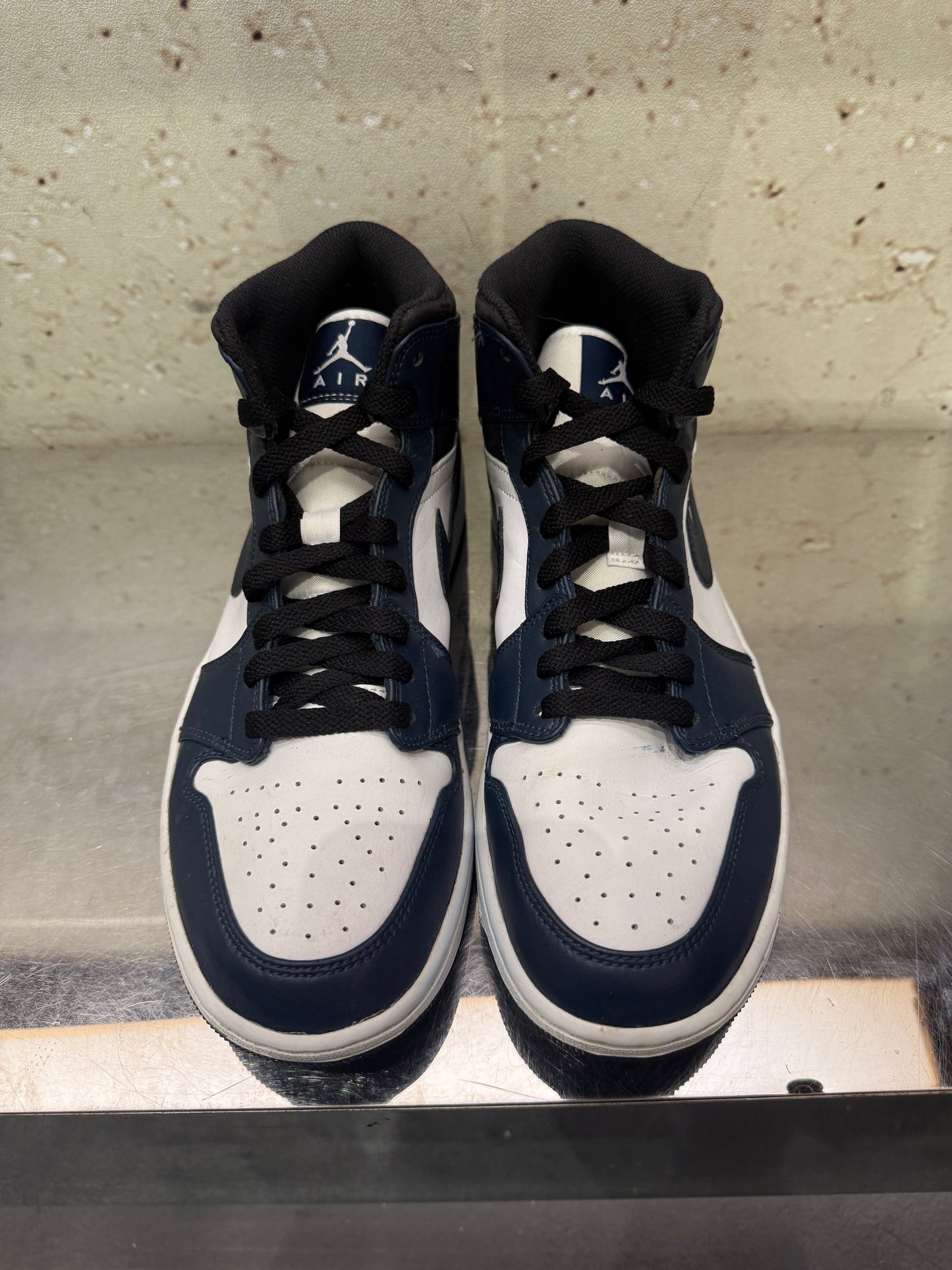 Jordan 1 Mid ”Armory Navy” Size 9 Preowned